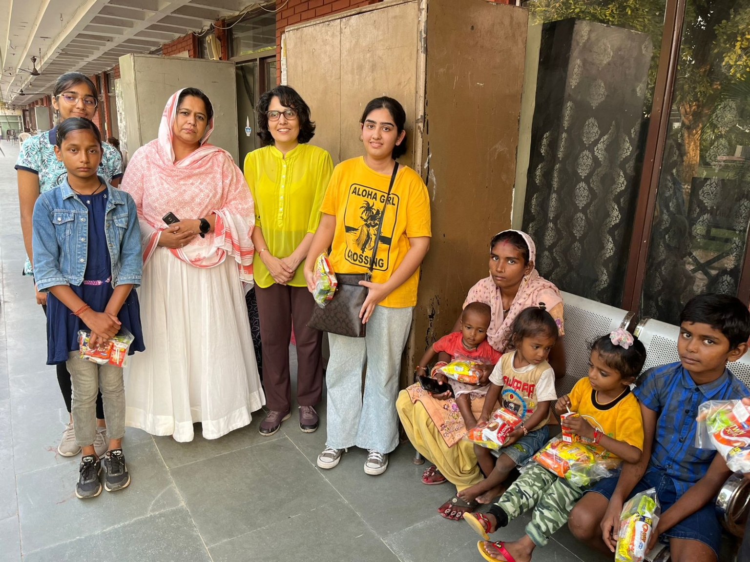 कब्स क्लब ने गरीब तबके के लोगों को दीवाली के उपलक्ष्य पर  वितरित किया  गुड्डीज  पैकेट