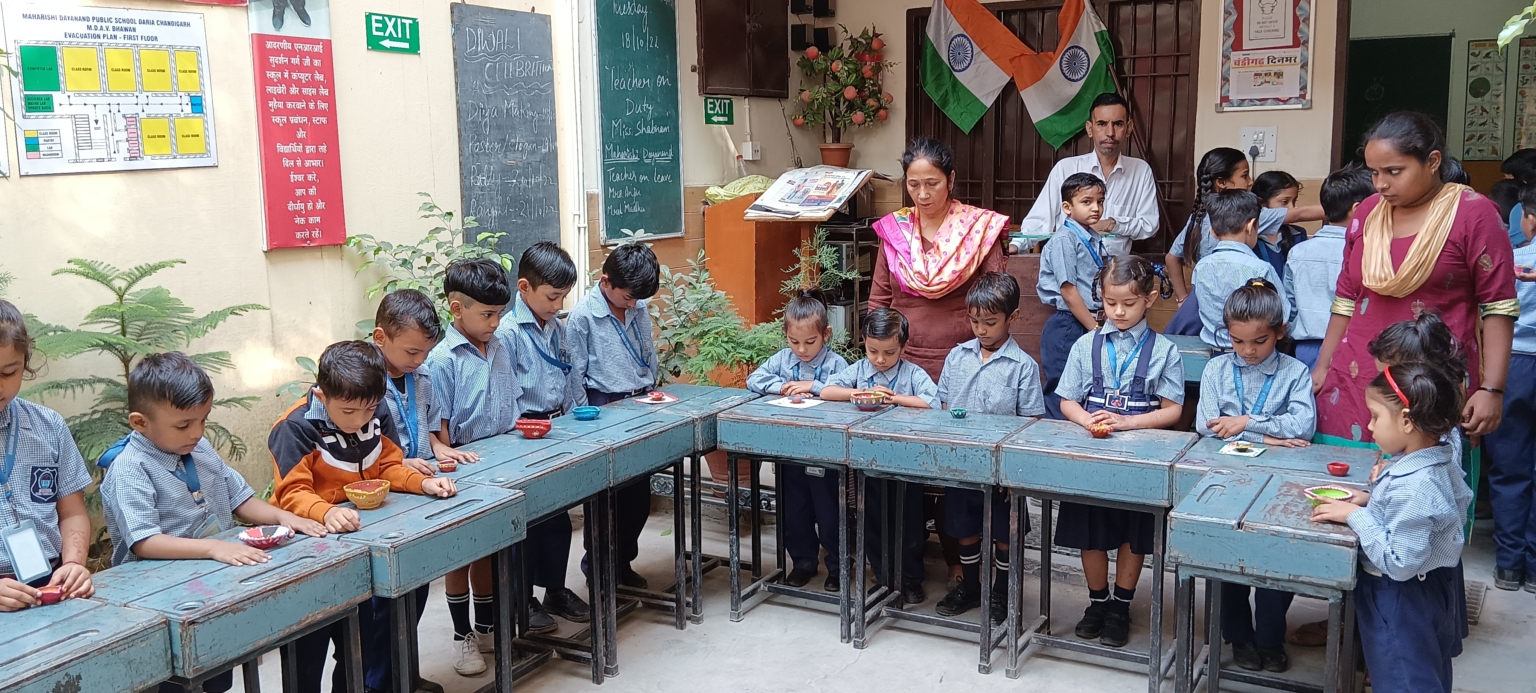 महर्षि दयानंद पब्लिक स्कूल में प्रदूषण रहित दीपावली मनाओ सप्ताह समारोह शुरू