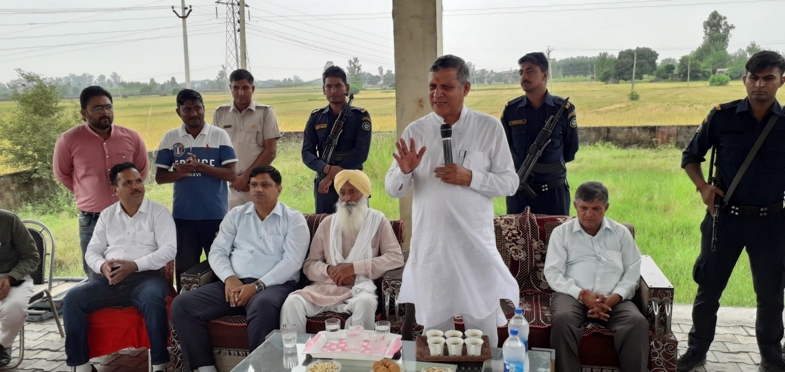 गांव के लोग इन व्यायामशालाओं में ज्यादा से ज्यादा फलदार व ऑक्सीजन वाले पौधे लगाए : कंवरपाल