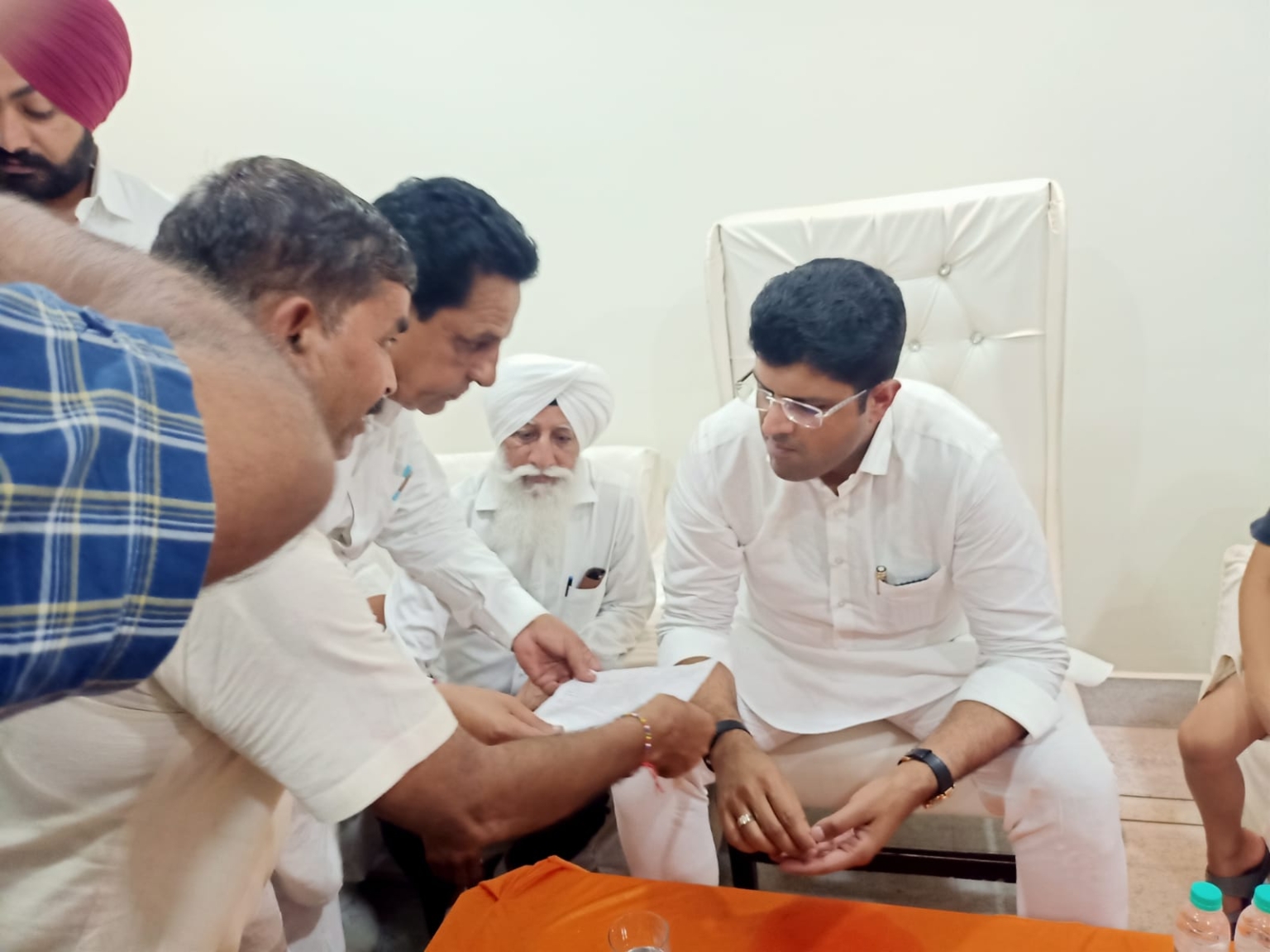 प्रोपटी डीलर एसोसिएशन ने रजिस्ट्री में आ रही दिक्कत को लेकर उपमुख्यमत्री को सौंपा मांग पत्र