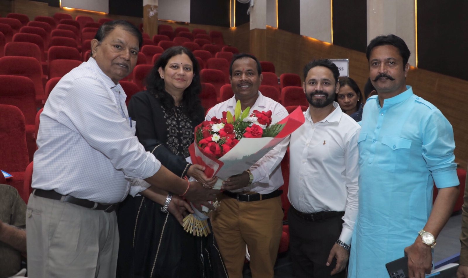 छठ पूजा : गंगा जल को लेक के पानी में सम्मिलित करेंगी नगर निगमायुक्त आनंदिता मित्रा