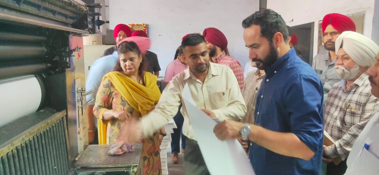 मीत हेयर द्वारा प्रिटिंग और स्टेशनरी विभाग में पुनर्गठन के द्वारा खाली हुए पद तुरंत भरने के आदेश