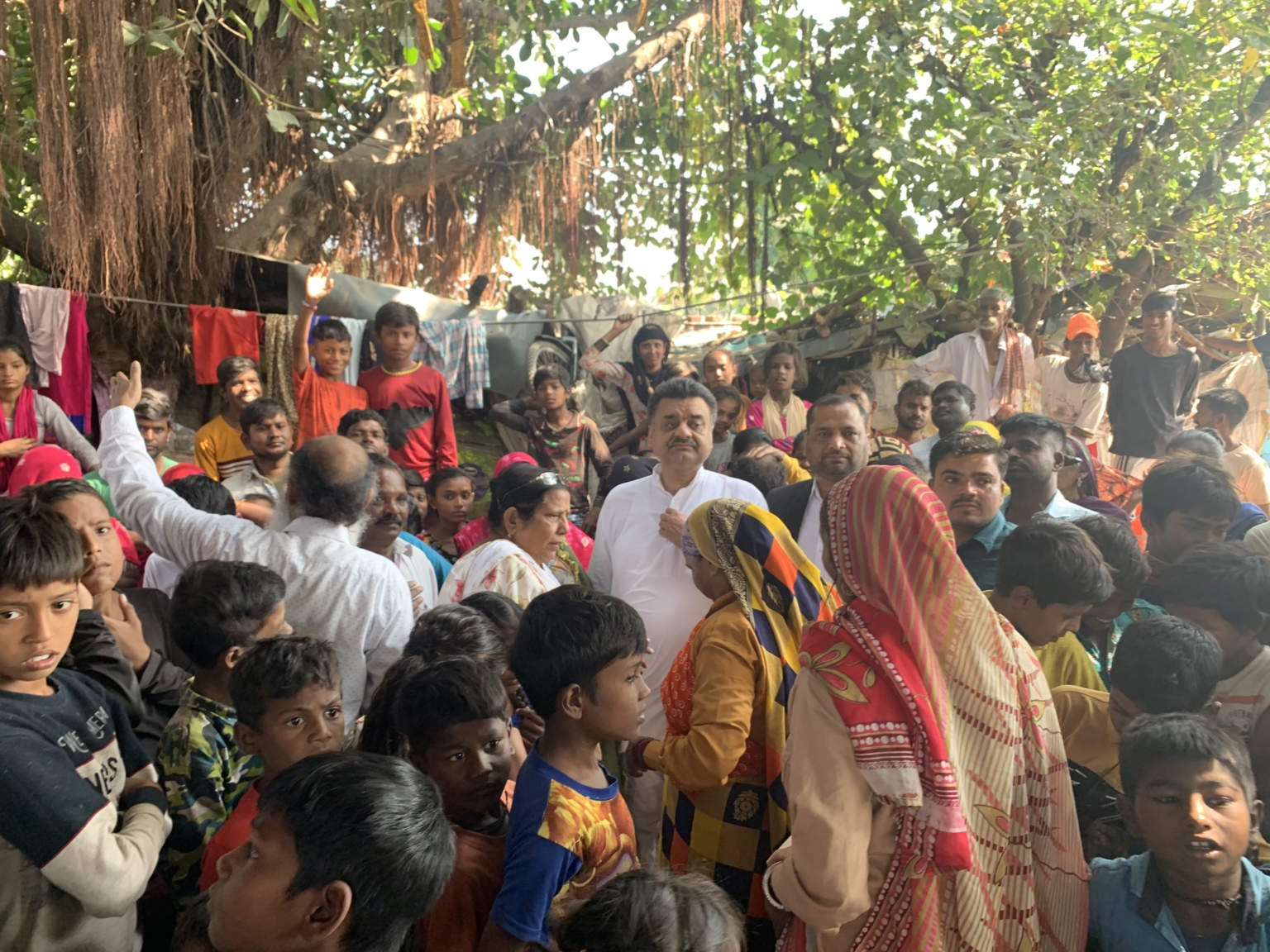 पूर्व उपमुख्यमंत्री चंद्रमोहन ने आज पूर्व प्रधानमंत्री इन्दिरा गांधी की 38 वीं पुण्यतिथि गांधी कालोनी में उनके चित्र पर पुष्प अर्पित कर श्रद्धांजलि दी