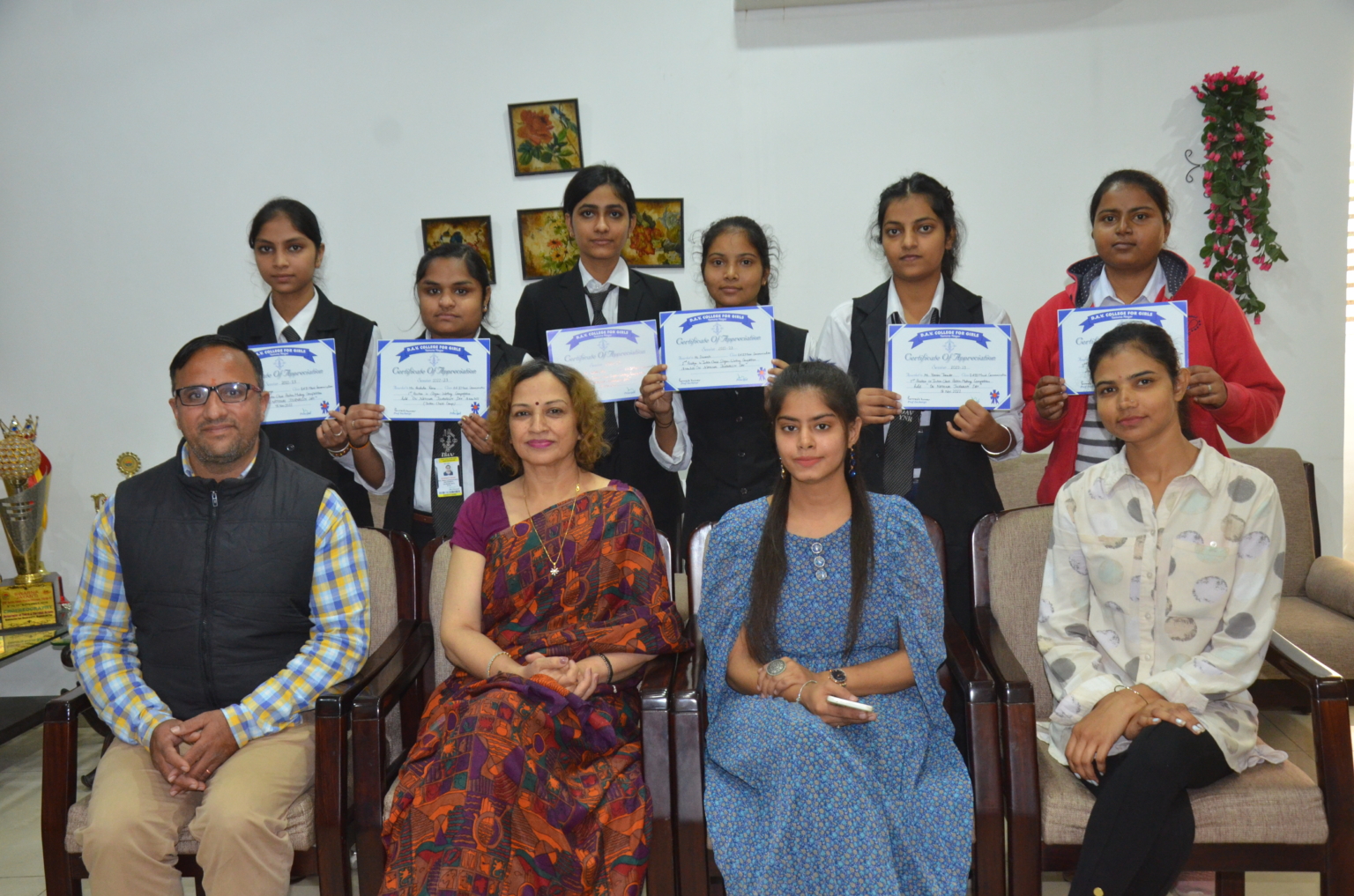 समाज का आईना होता है पत्रकार – डाॅ मीनू जैन