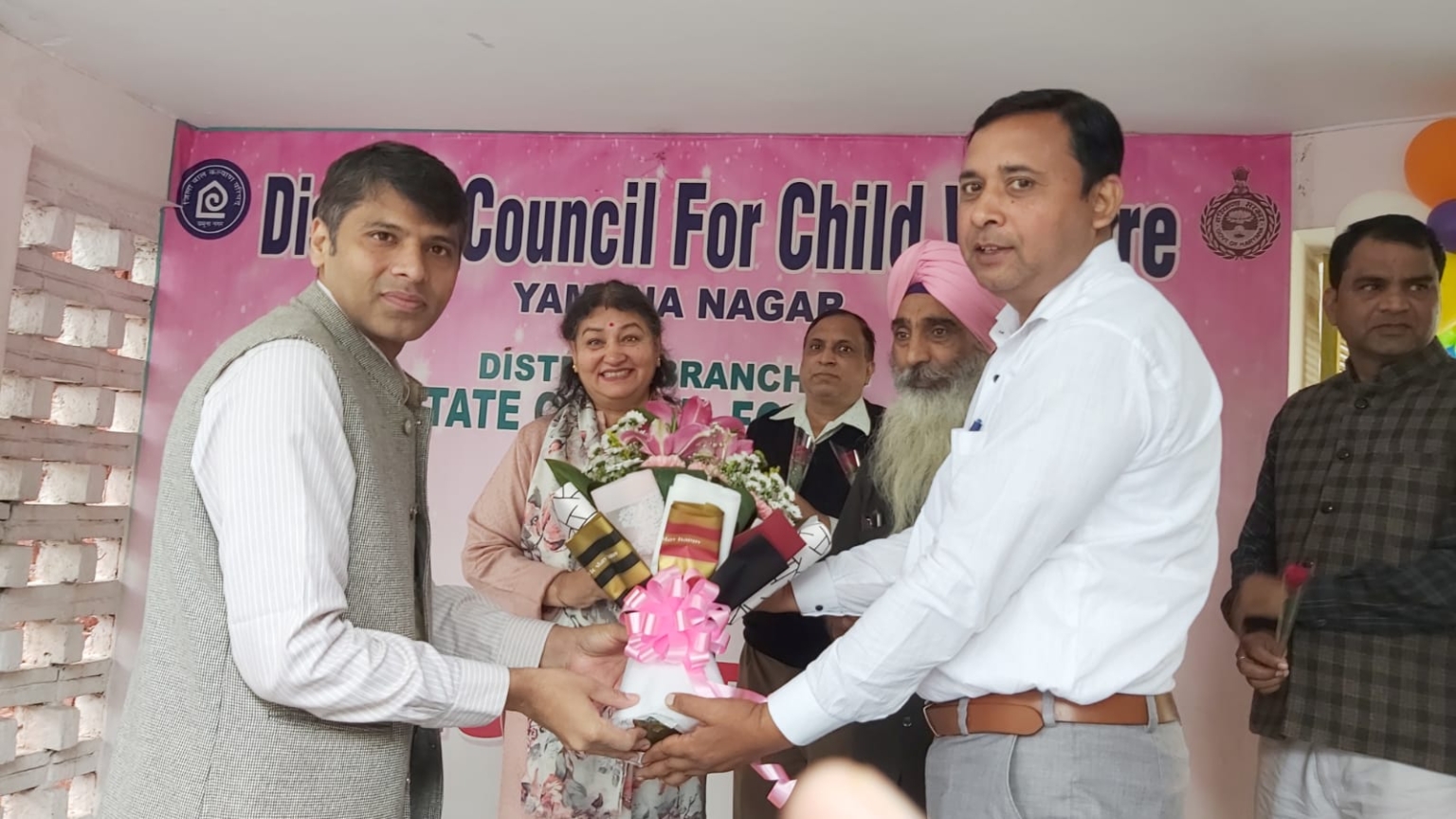 बाल दिवस पर उपायुक्त राहुल हुडा ने विजयी प्रतिभागी बच्चो को किया सम्मानित