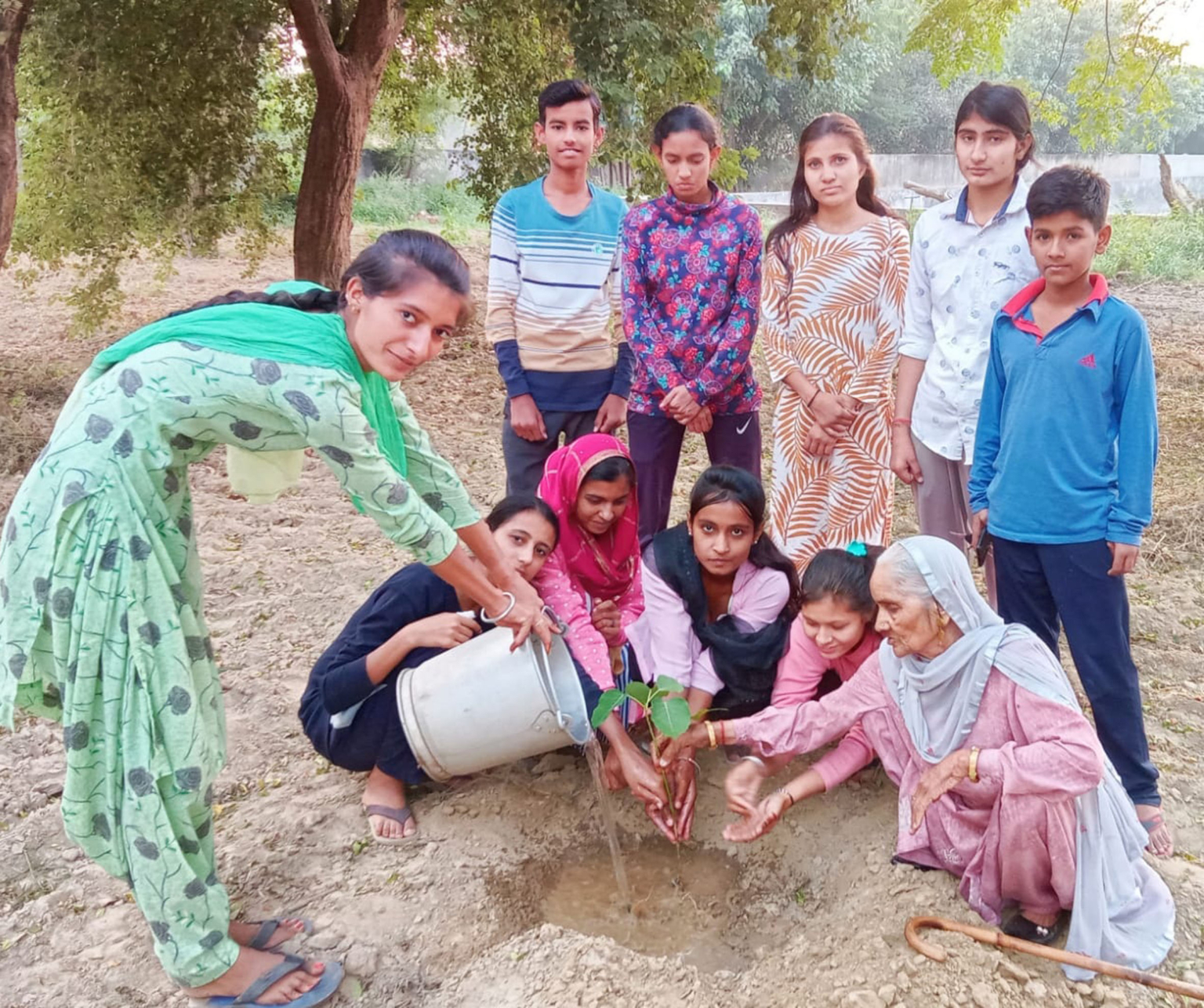 मुस्कान बनी महारानी लक्ष्मीबाई युवती मंडल की प्रधान