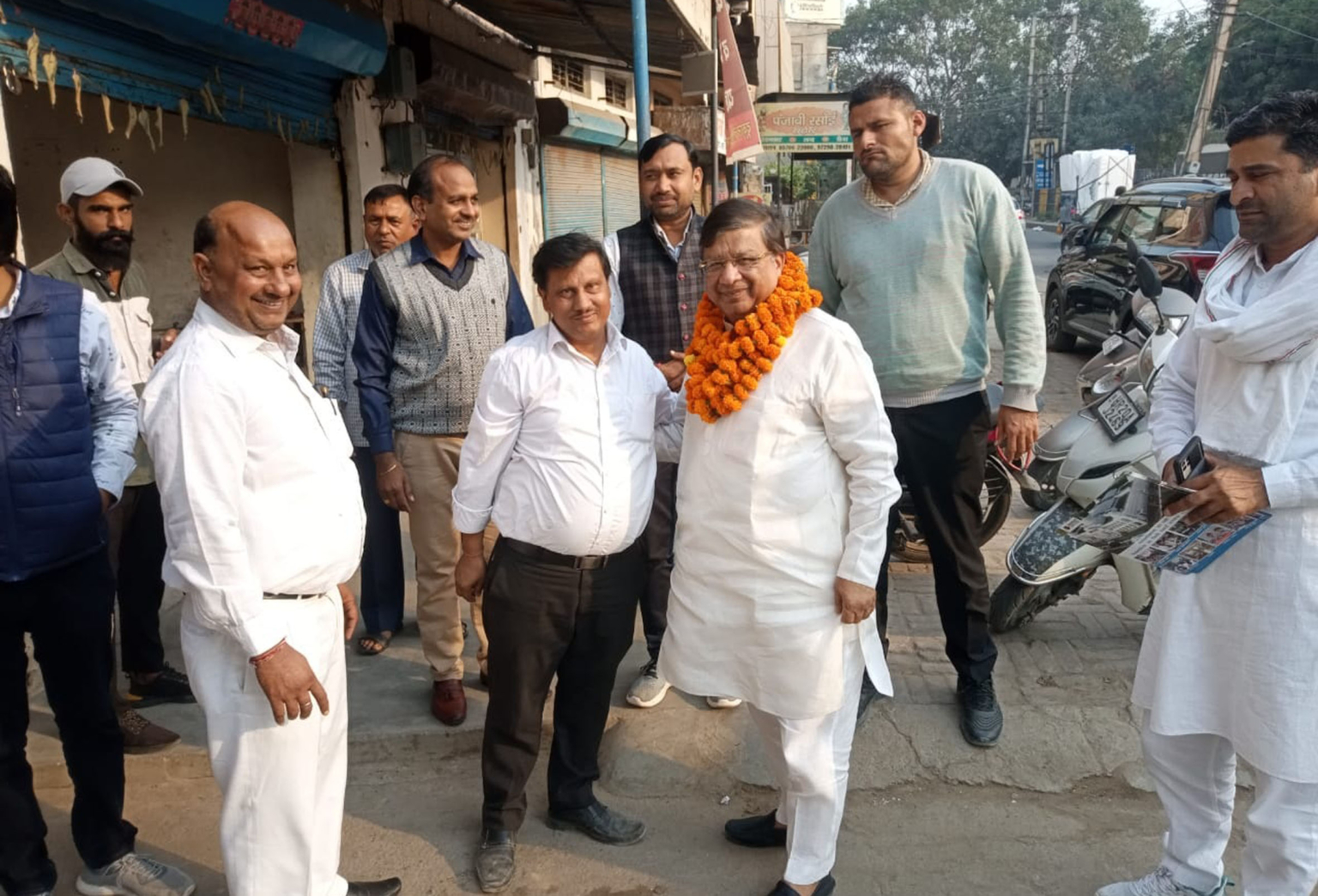 मंगालीवाला ने शहर का दौरा कर की लोगों से चर्चा