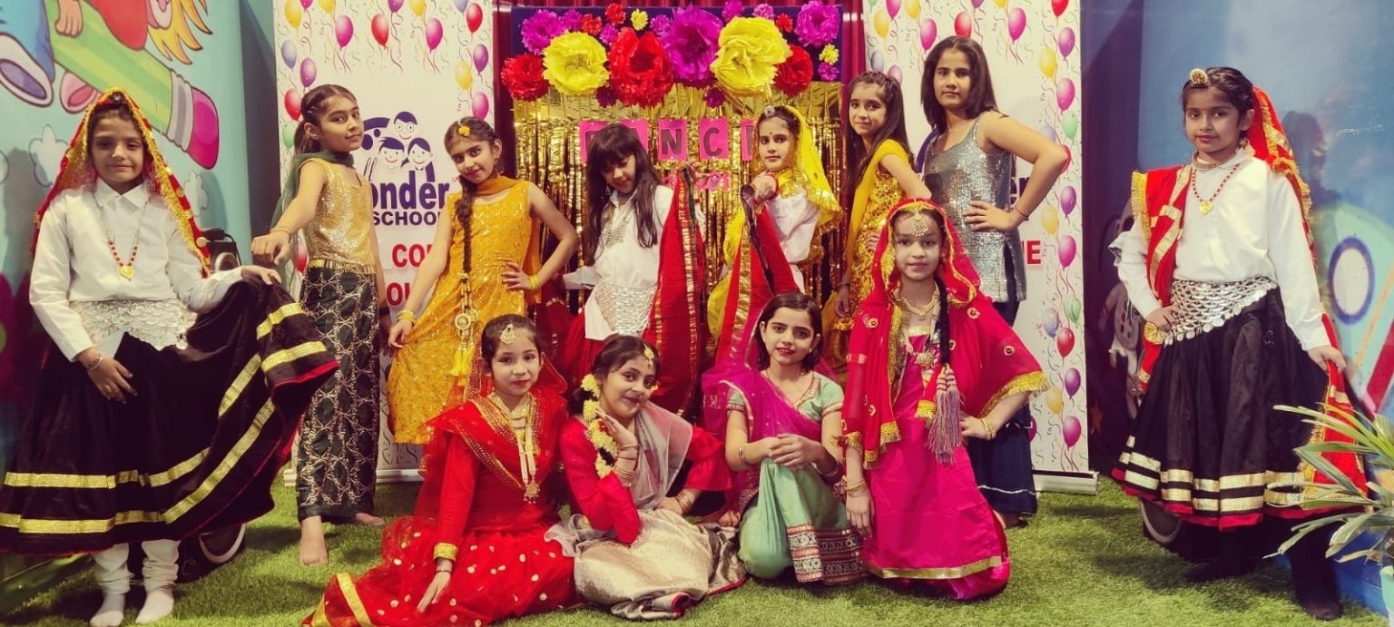 स्मॉल वंडर स्कूल में एकल नृत्य प्रतियोगिता का आयेाजन