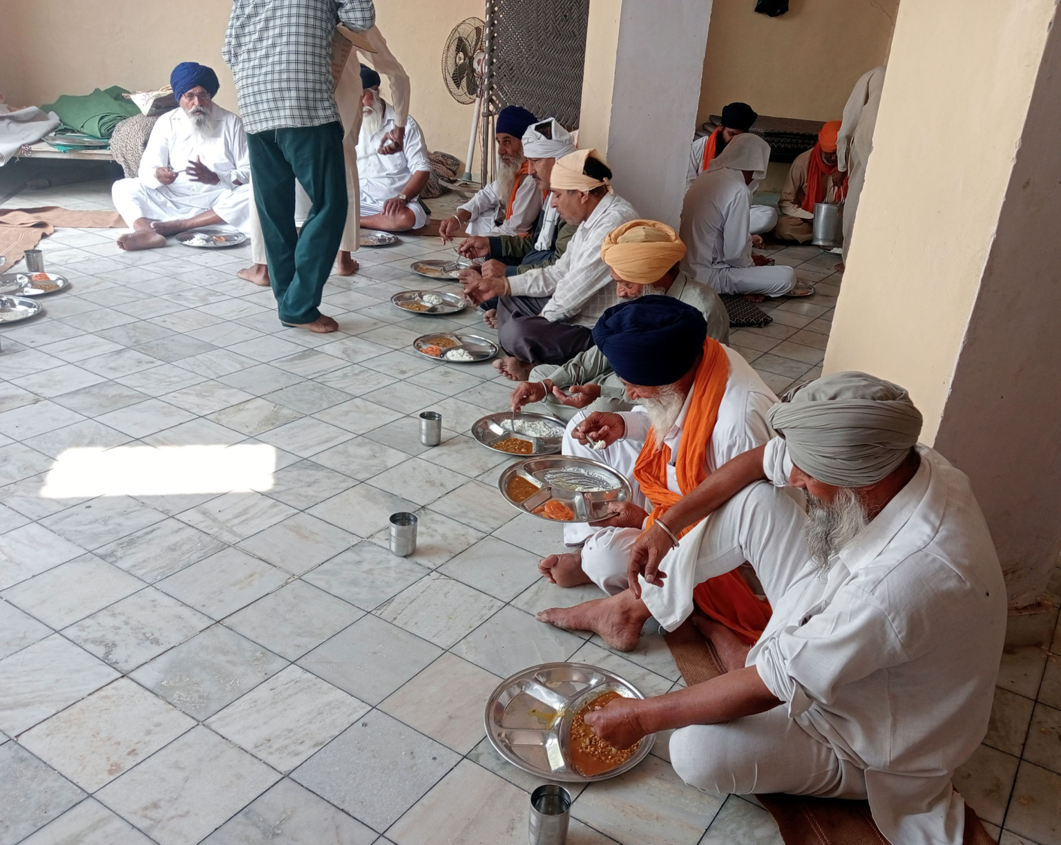 बीड़ बबरान स्थित गुरुद्वारे में धूमधाम से मनाया गुरु नानक देव जी का प्रकाश पर्व
