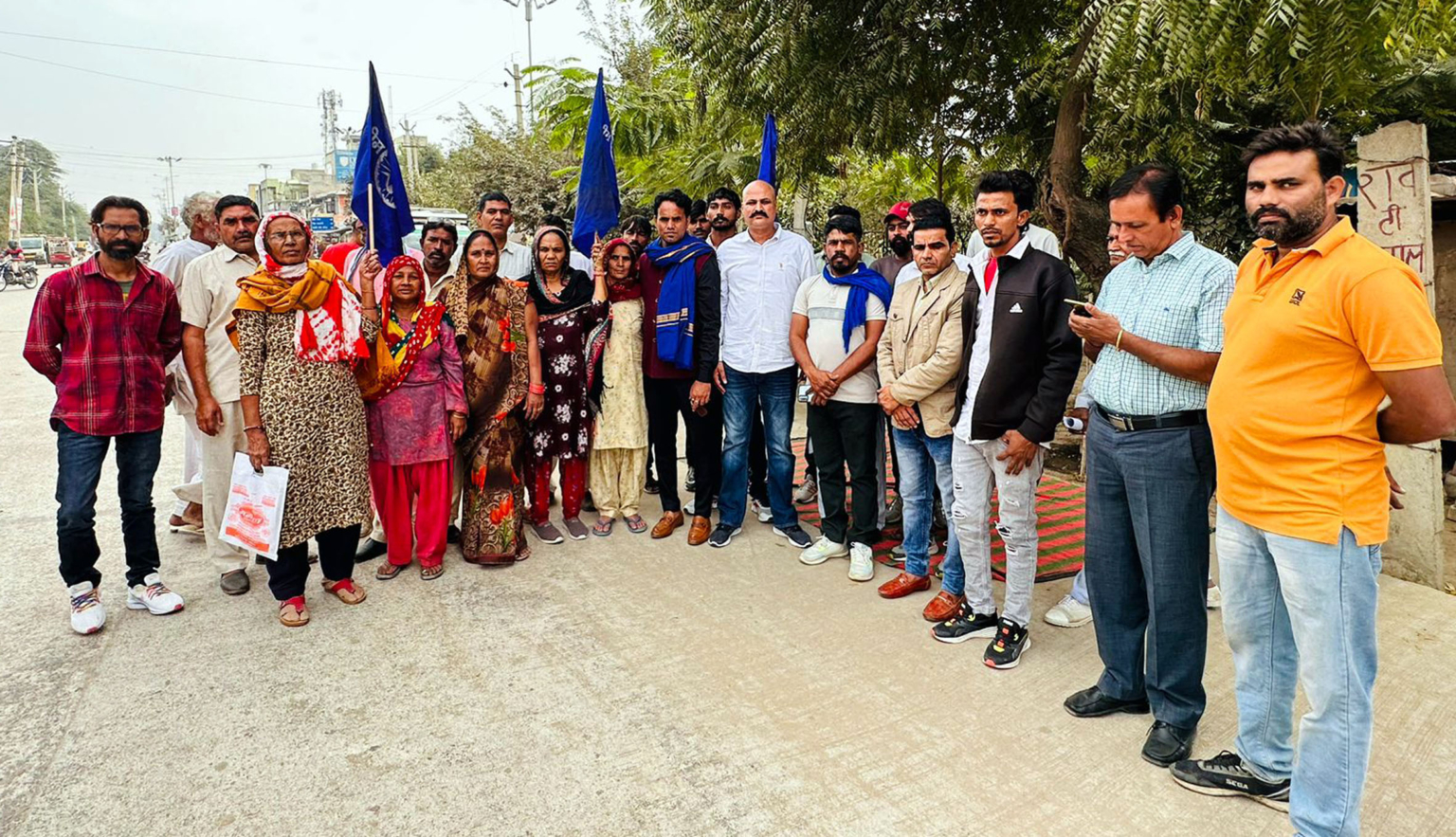 मिल गेट रोड बनवाने के लिए पहले मंत्रियों व विधायकों को देंगे ज्ञापन, सुध नहीं ली तो घरों के आगे खोदेंगे गड्ढे