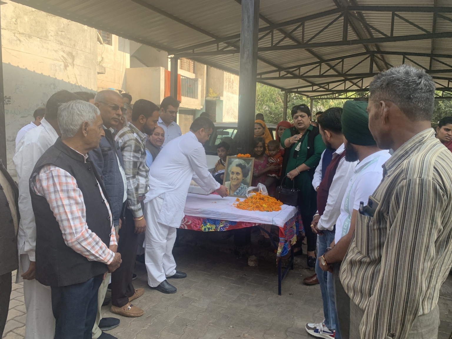 पूर्व उपमुख्यमंत्री चंद्रमोहन जी की अध्यक्षा में आज  आशियाना सेक्टर 26 में