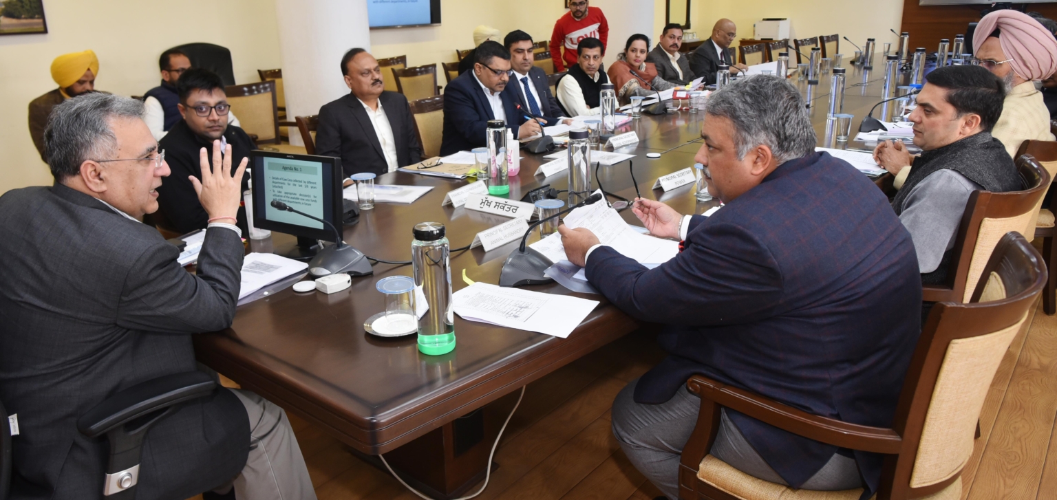 मुख्य सचिव द्वारा आवारा पशुओं की संभाल और प्रबंधन के लिए व्यापक योजना बनाने के निर्देश