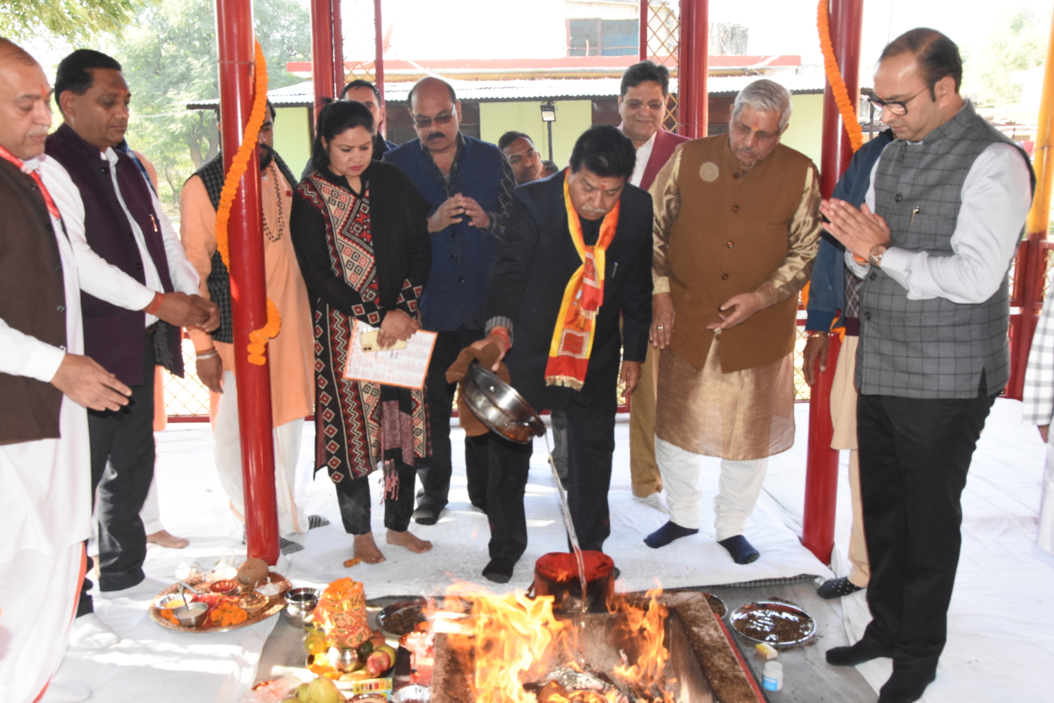 हरियाणा विधानसभा अध्यक्ष ने चंडीवास मंदिर पंहुचकर चंडीमाता की पूजा अर्चना कर हवन यज्ञ में आहुति डाली