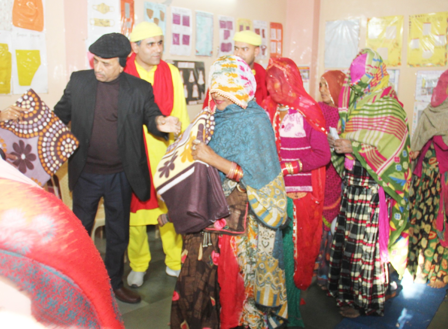 सोहाना नगर खेड़ा हनुमान मंदिर में जरूरतमंदों को बांटे 150 कंबल