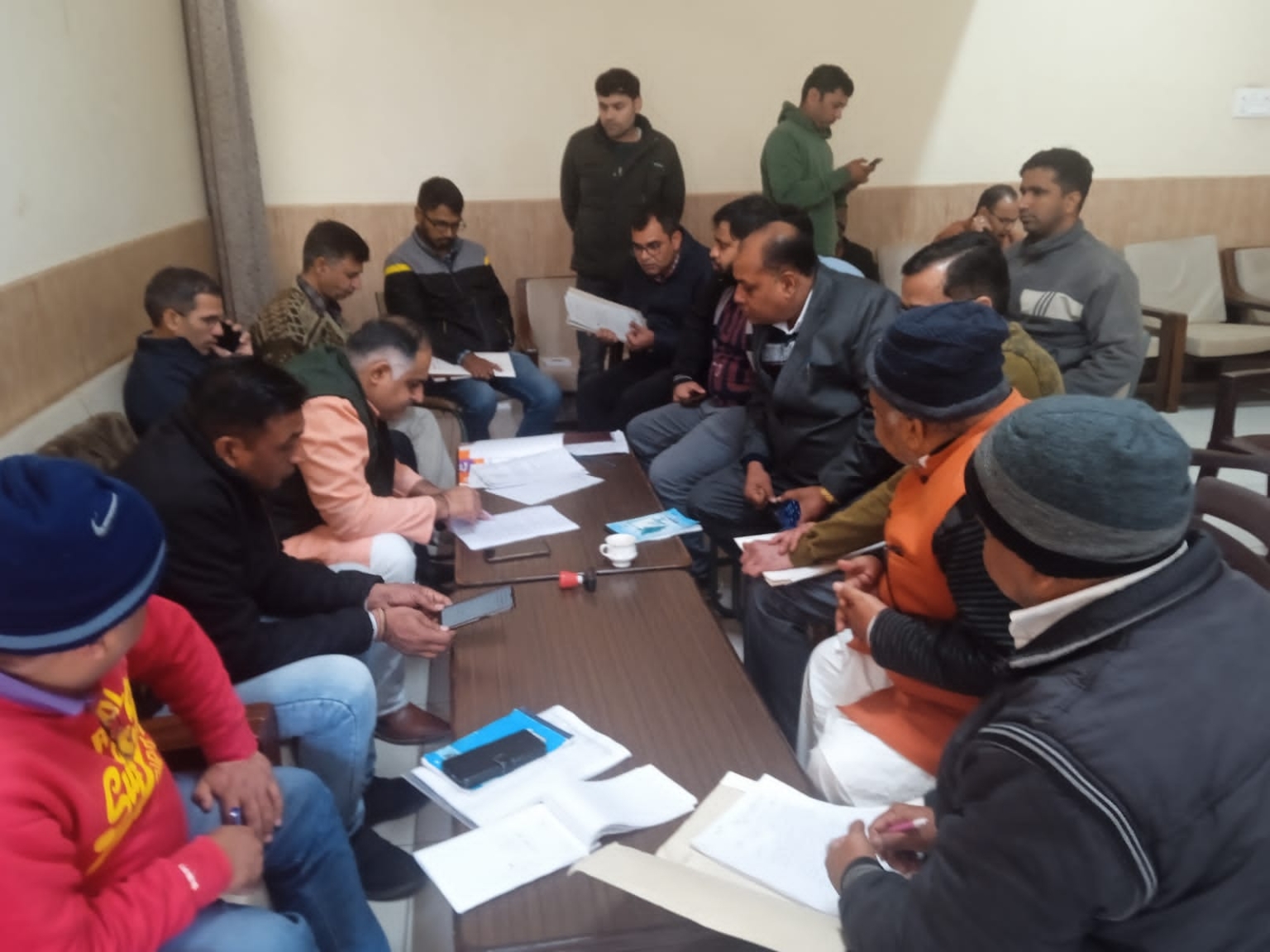 शिकायतों को लेकर सीएम विंडो इंचार्ज पीयूष मेहता ने बिजली निगम अधिकारियों के साथ किया मंथन