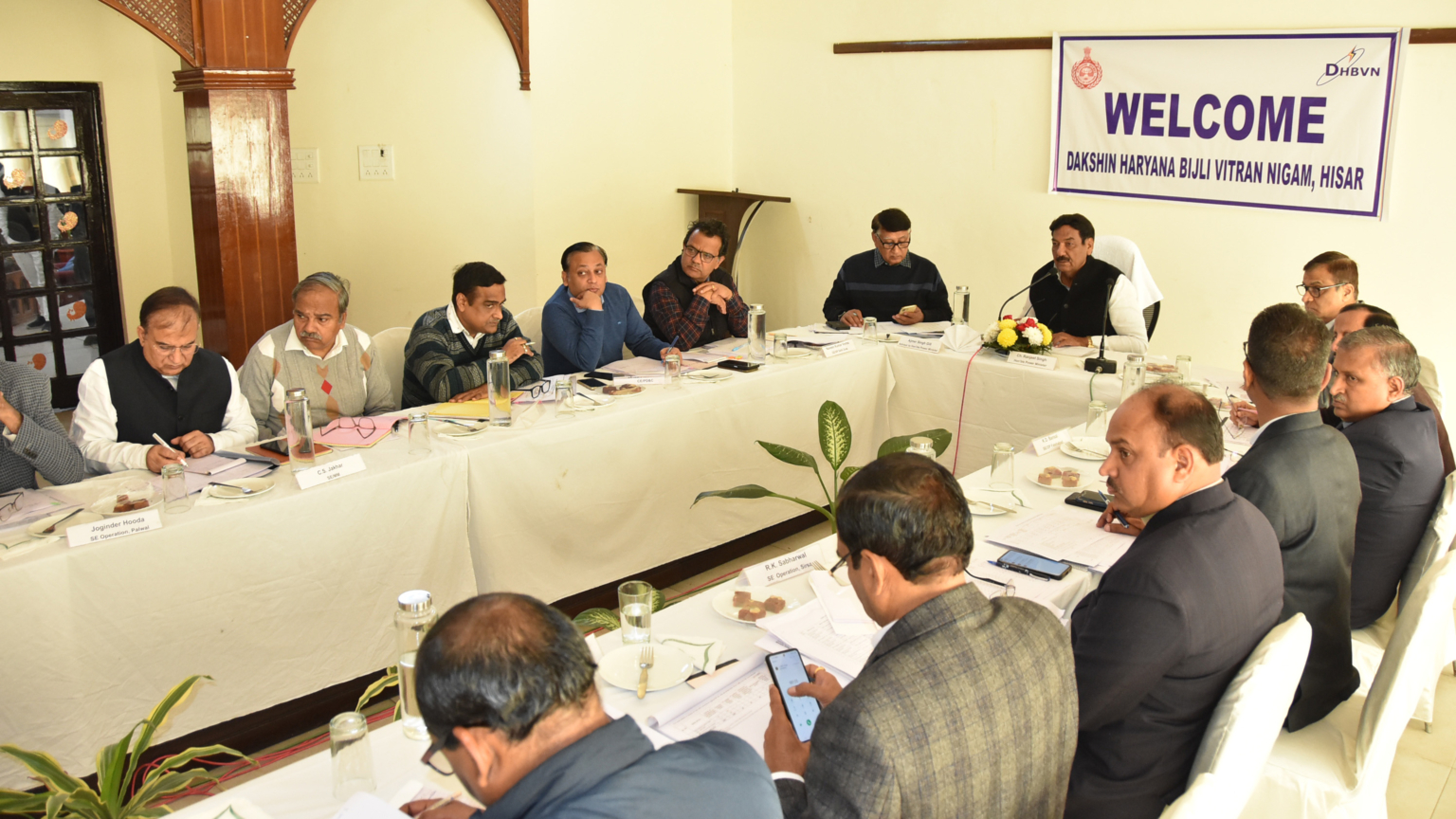 लंबित ट्यूबैल कनैक्शन के कार्य को सर्वोच्च प्राथमिकता दें अधिकारी : बिजली मंत्री