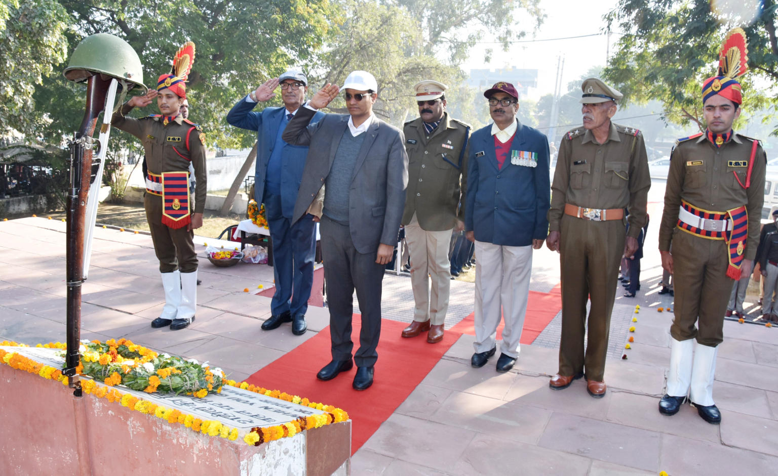 विजय दिवस पर उपायुक्त उत्तम सिंह ने वीर शहीदों को दी श्रद्घांजलि