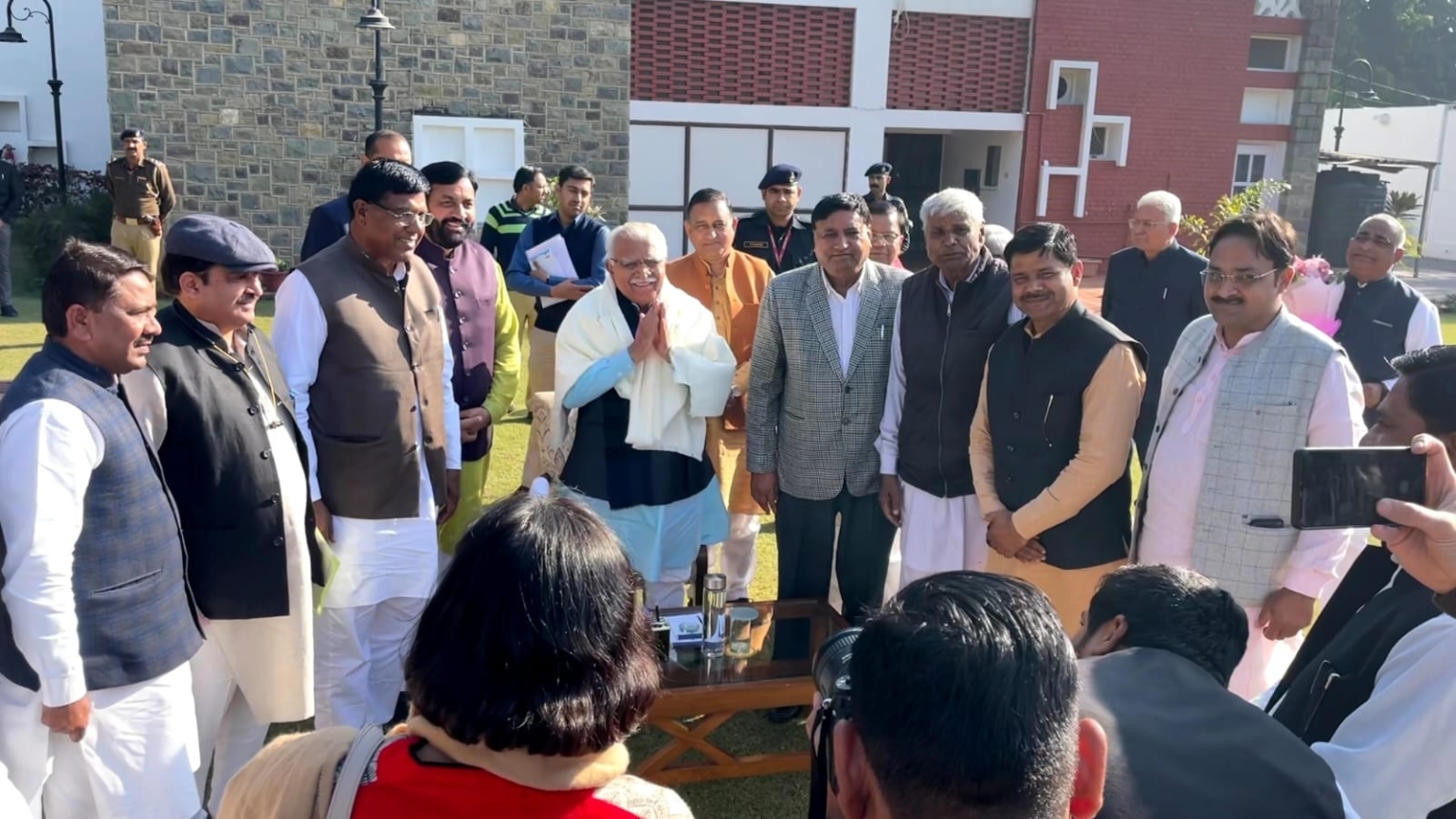 सैनी सभा ट्रस्ट ने सीएम को दिया महाराजा सूर सैनी जयंती समारोह का निमंत्रण