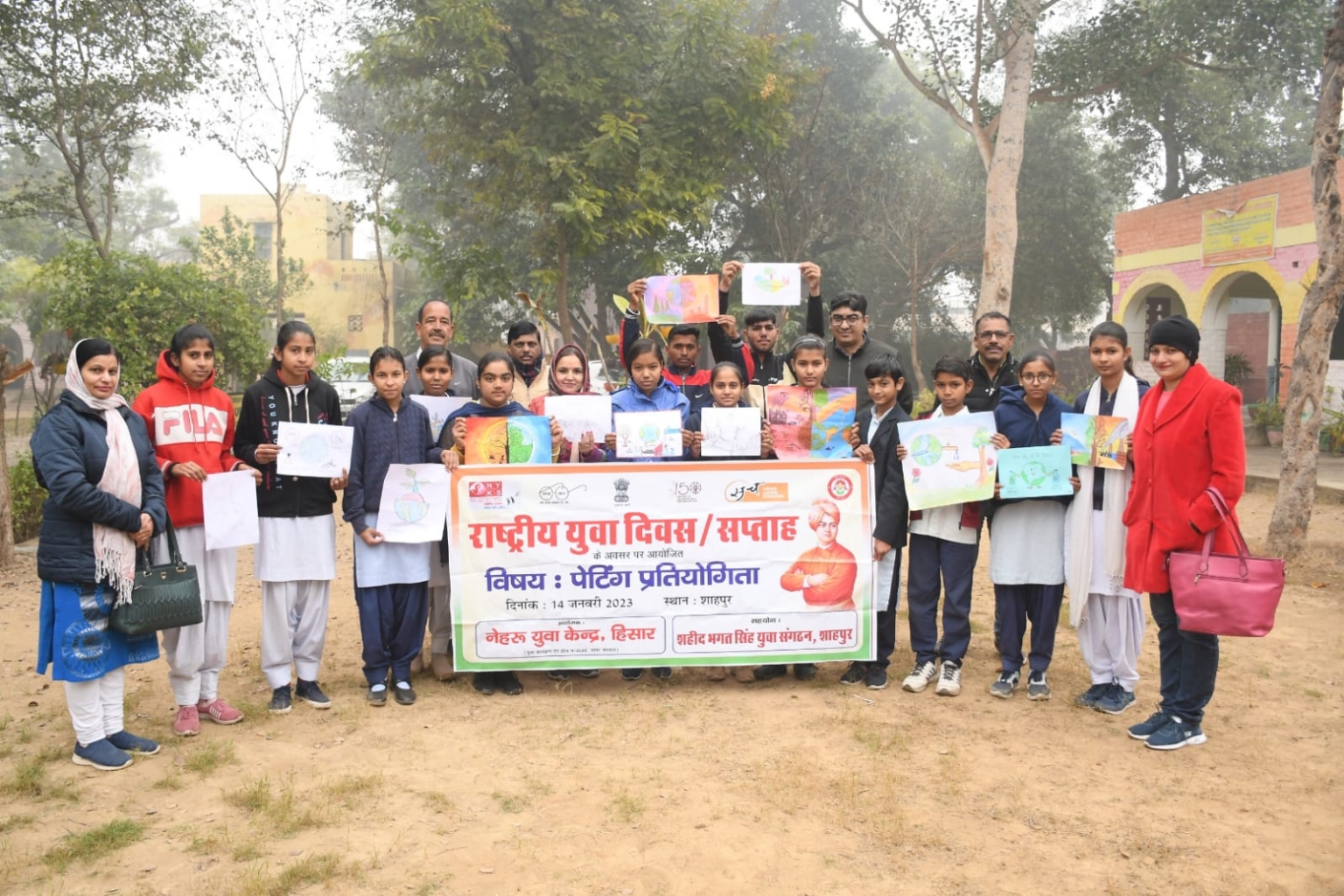 पेंटिंग प्रतियोगिता में 10वीं की आर्य रही विजेता