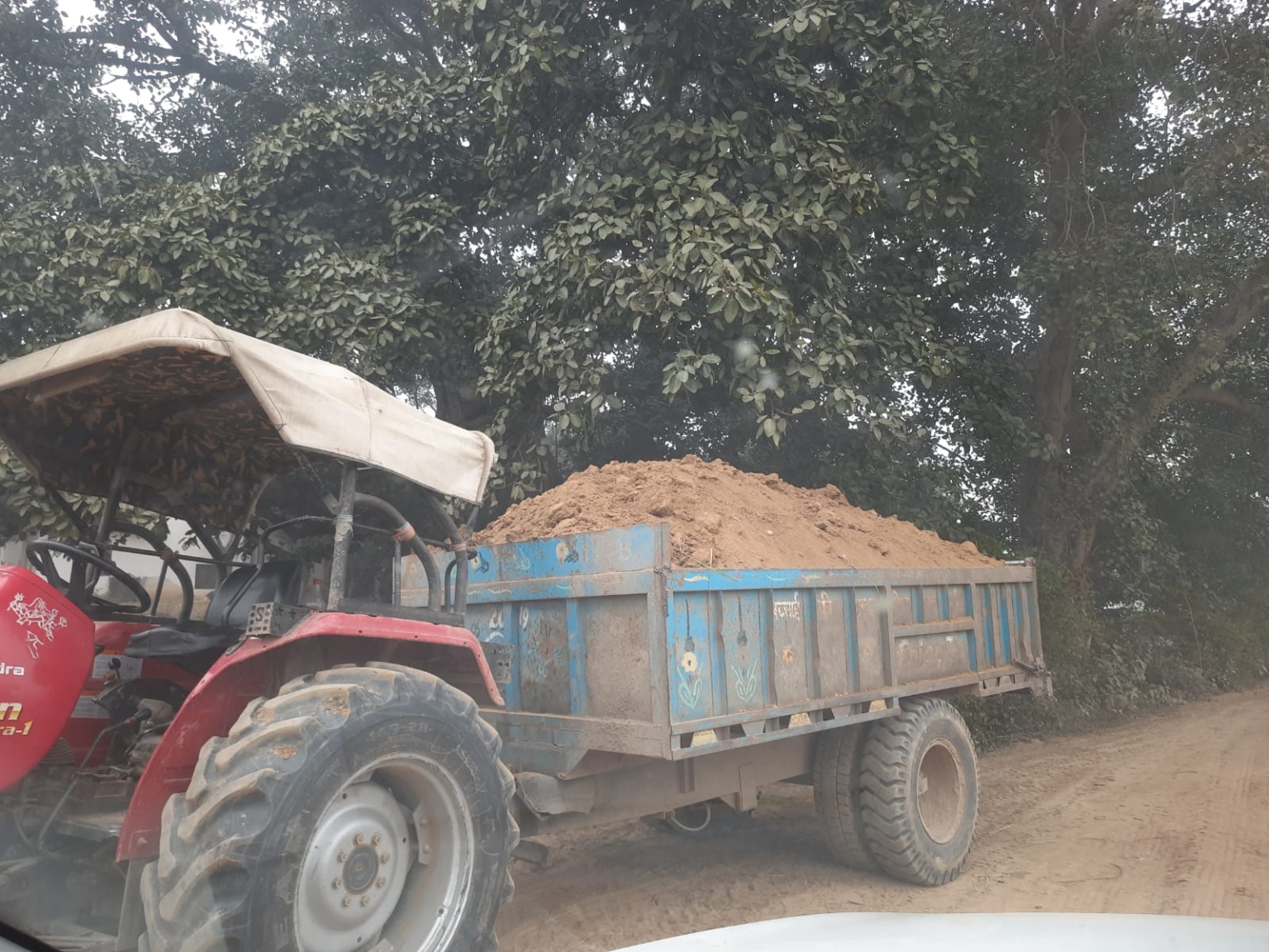 कोट व फकीर माजरा में नियमों को ताक पर रखकर किया जा रहा है मिट्टी खुदाई का कार्य