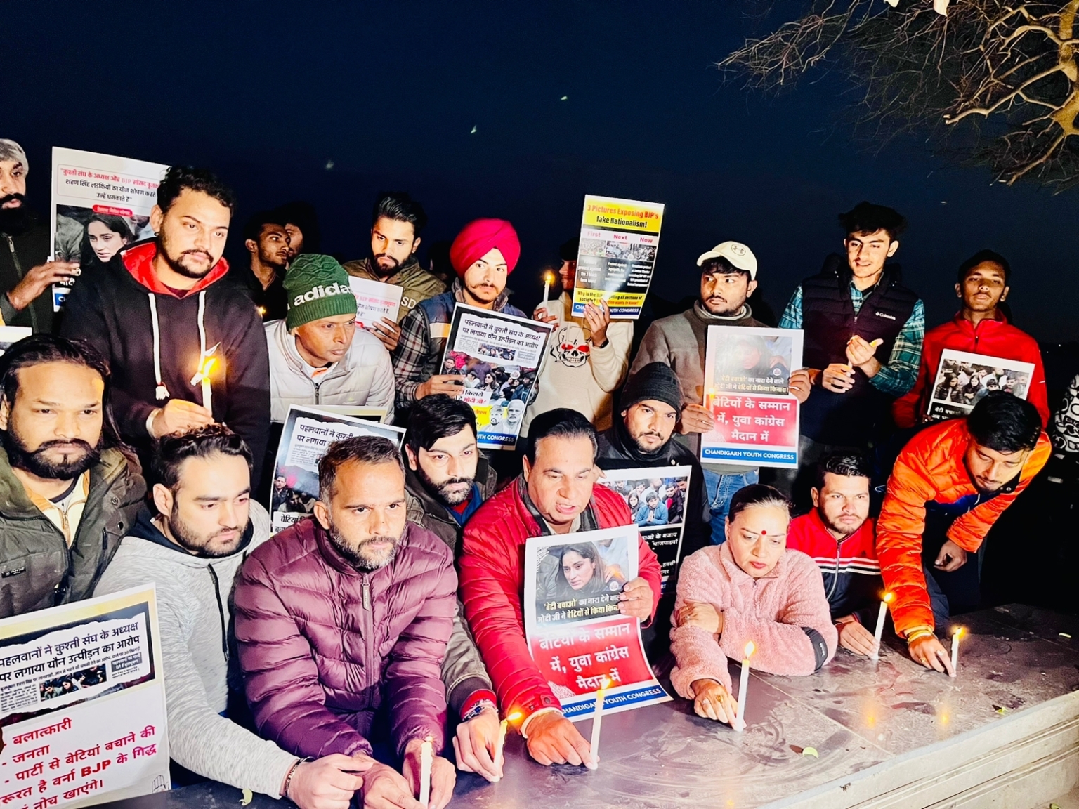 चंडीगढ़ कांग्रेस ने अन्तराष्ट्रीय ओलंपिक खिलाड़ियो के समर्थन में निकाला कैंडल मार्च