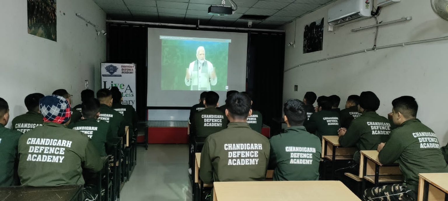 परीक्षार्थियों को तनावमुक्त रहने के पीएम ने दिए सुझाव, चंडीगढ़ डिफेंस अकैडमी में देखा गया लाइव प्रसारण