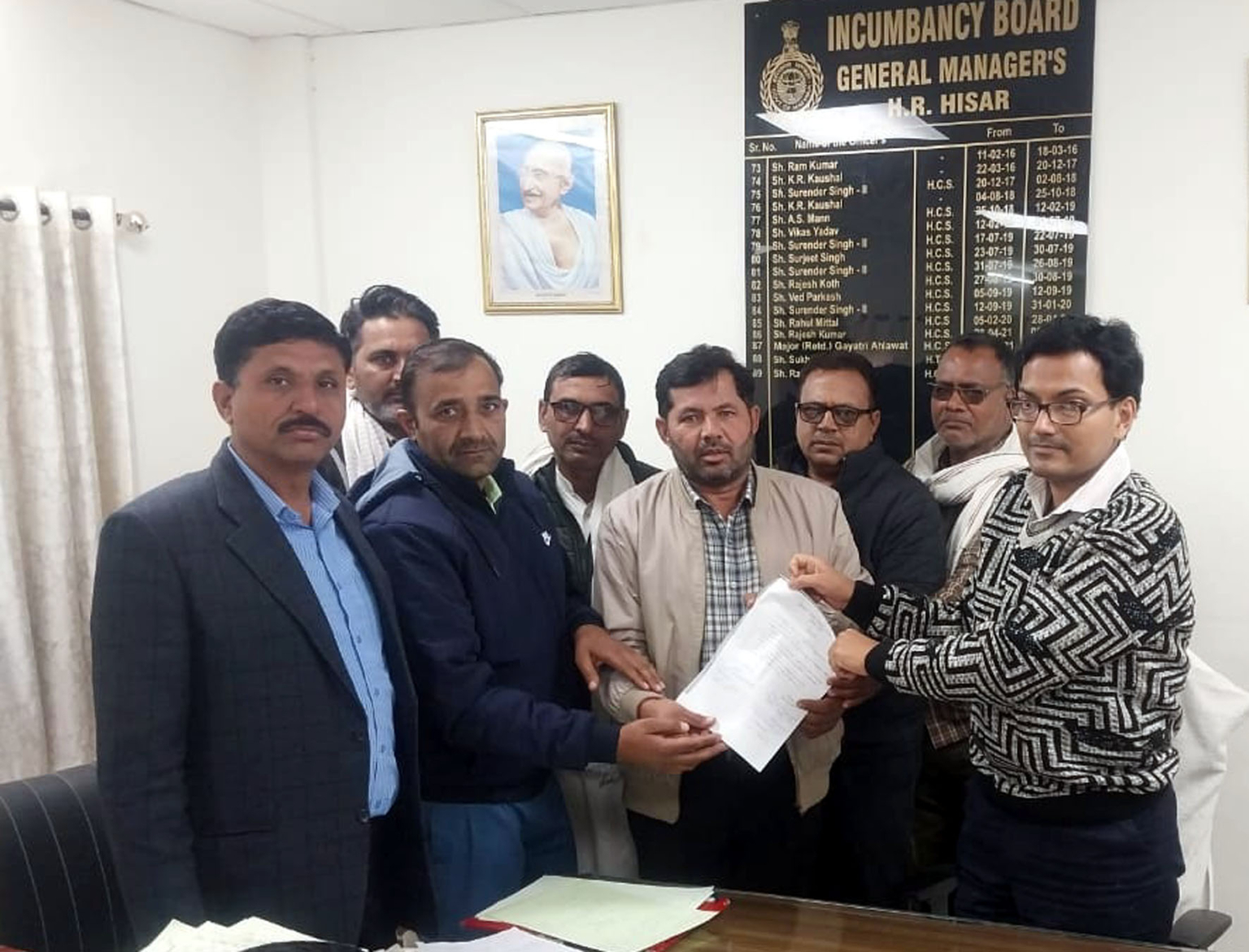 रोडवेज तालमेल कमेटी ने जीएम को सौंपा मांगों का ज्ञापन