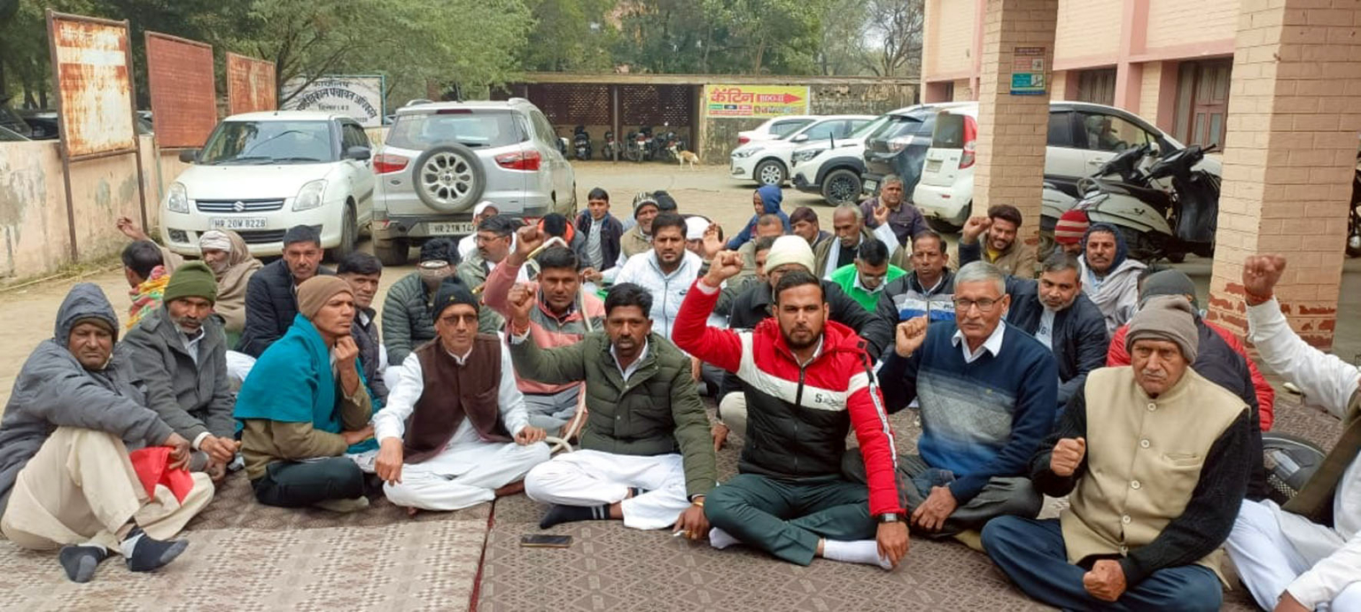 सरपंचों का धरना 15वें दिन भी रहा जारी