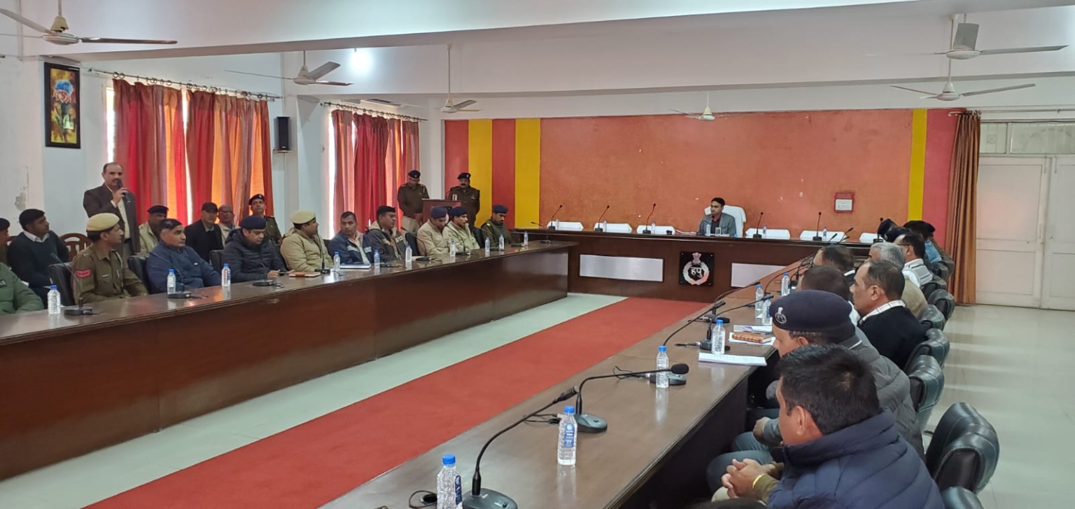 कल्याणी गोष्ठी में एसपी लोकेन्द्र सिंह ने सुनीं कर्मचारियों की समस्या