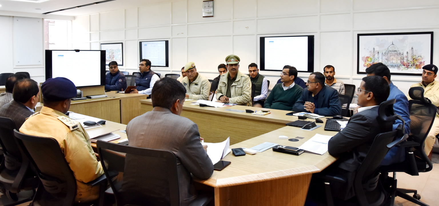 महीने में कम से कम 50 स्कूल बसों चैक किया जाए : डीसी उत्तम सिंह