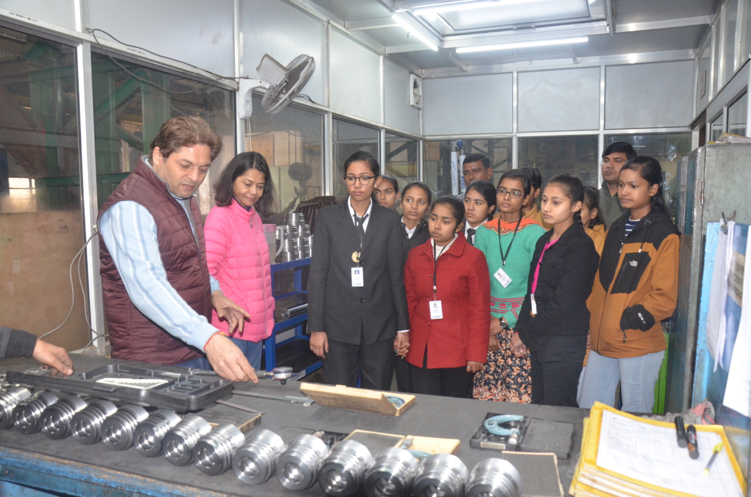 छात्राओं ने ओरियंटल इंजीनियरिंग वक्र्स का भ्रमण कर जानी भौतिकी विज्ञान की वास्तविक उपयोगिता