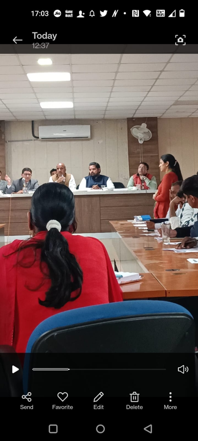 जिला परिषद का पूरा फण्ड ग्राम पंचायत के माध्यम से लगाया जाए : भानू बतरा