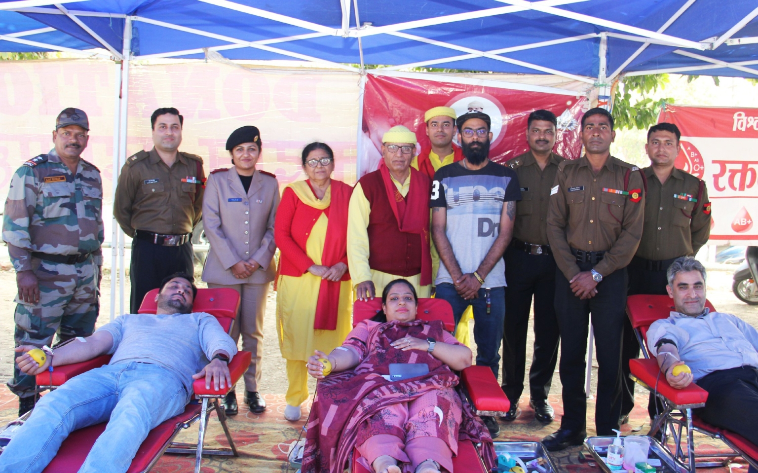 मार्केट सेक्टर 10 पंचकूला में किया 41 युवायों ने रक्तदान