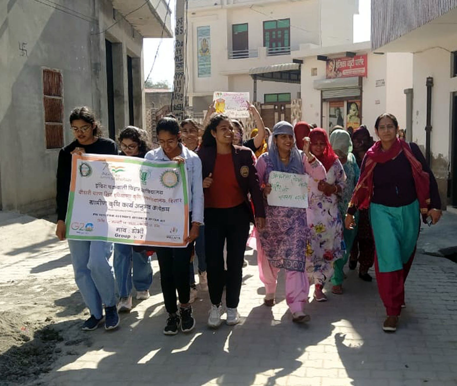 छात्राओं ने डोभी में रैली निकालकर किया मोटे अनाज के प्रति जागरूक