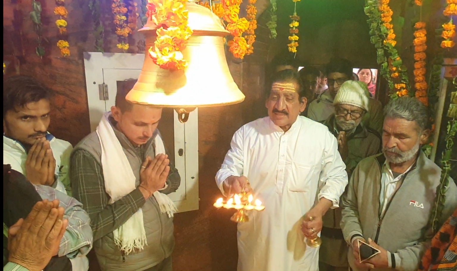 भटली मन्दिर के स्वयंभू शिवलिंग पर भारी संख्या में श्रद्धालुओं ने किया जलाभिषेक