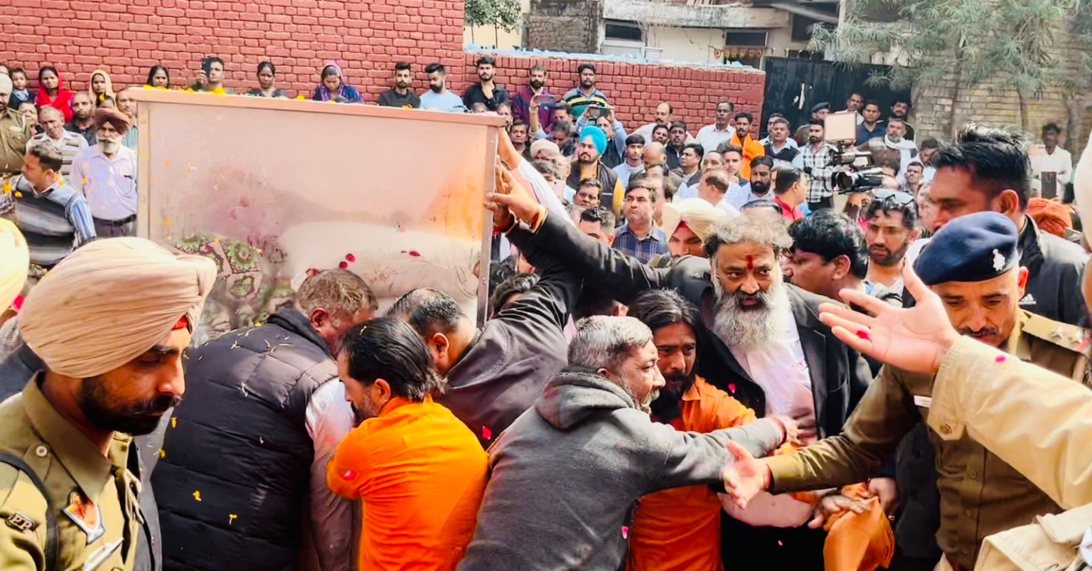 श्री हिन्दू तख्त के धर्माधीश जगतगुरु पंचानंद गिरी को वीरेश शांडिल्य ने दी अंतिम विदाई, कहा सनातन का बड़ा नुकसान