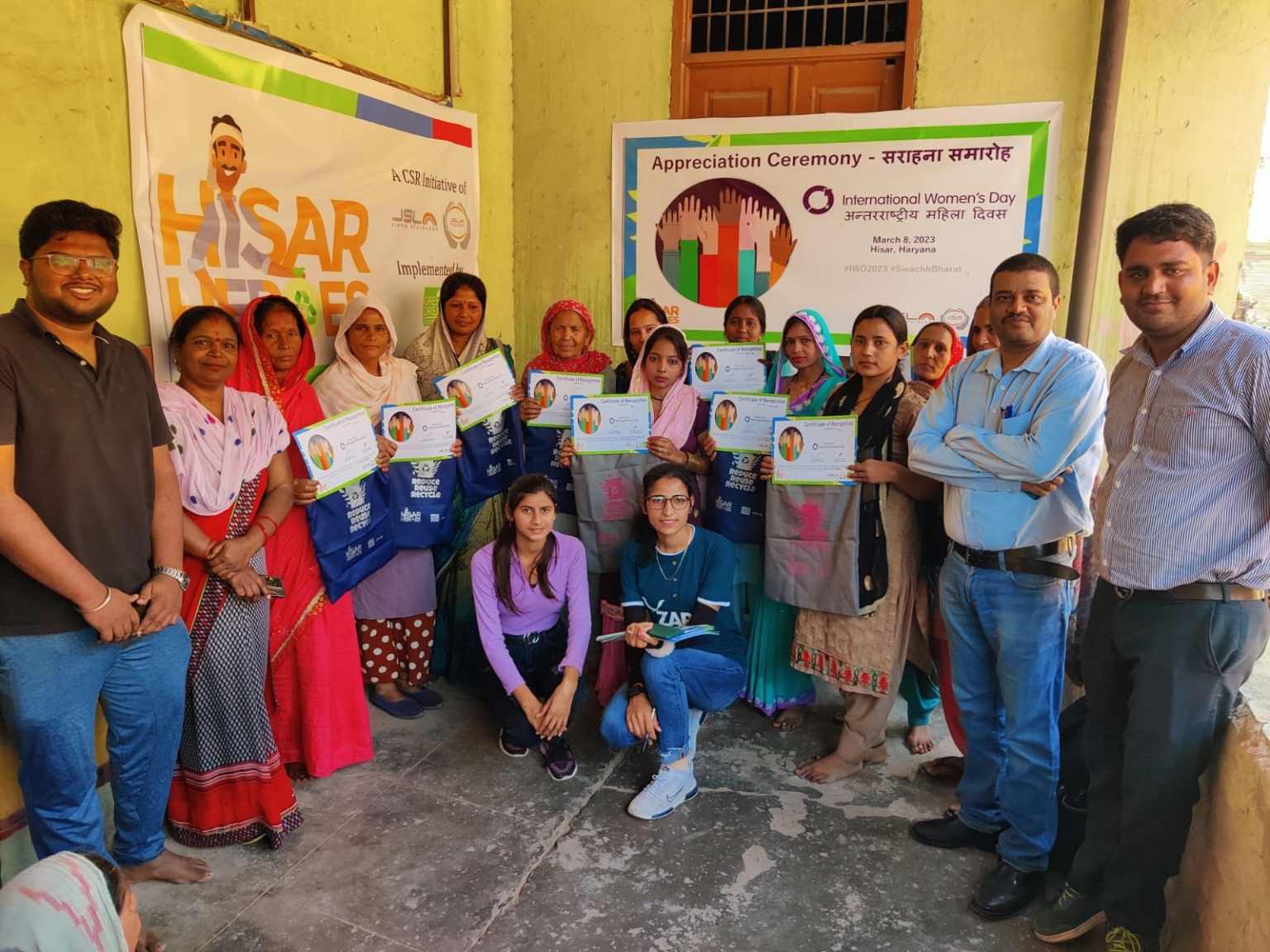 महिलाओं को किया सम्मानित