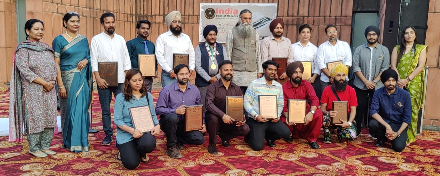 पहली कला प्रदर्शनी से पहली इंडिया बुक ऑफ रिकॉर्ड की पहले नम्बर की कला पुस्तक व पहली बार सम्मानित हुए 12 कलाकार