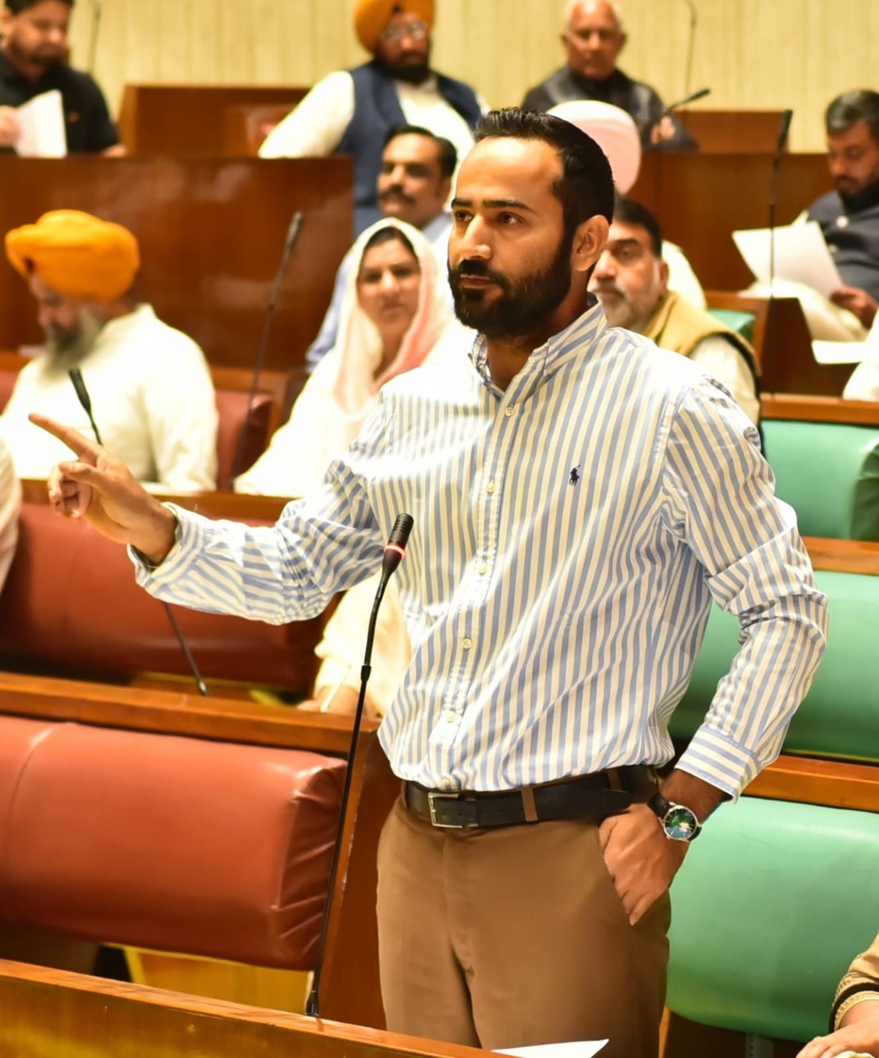 कोई भी सरकारी अधिकारी समर्थ अधिकारी की मंजूरी के बिना अपना हैडक्वाटर नहीं छोड़ेगा : मीत हेयर