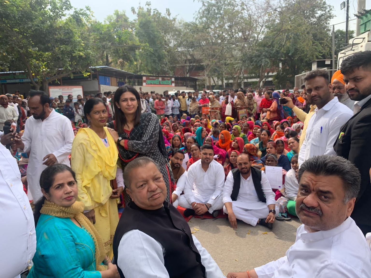 चंद्रमोहन के नेतृत्व में सैकड़ों लोगो ने पिंजोर  जिला सचिवालय घेराव