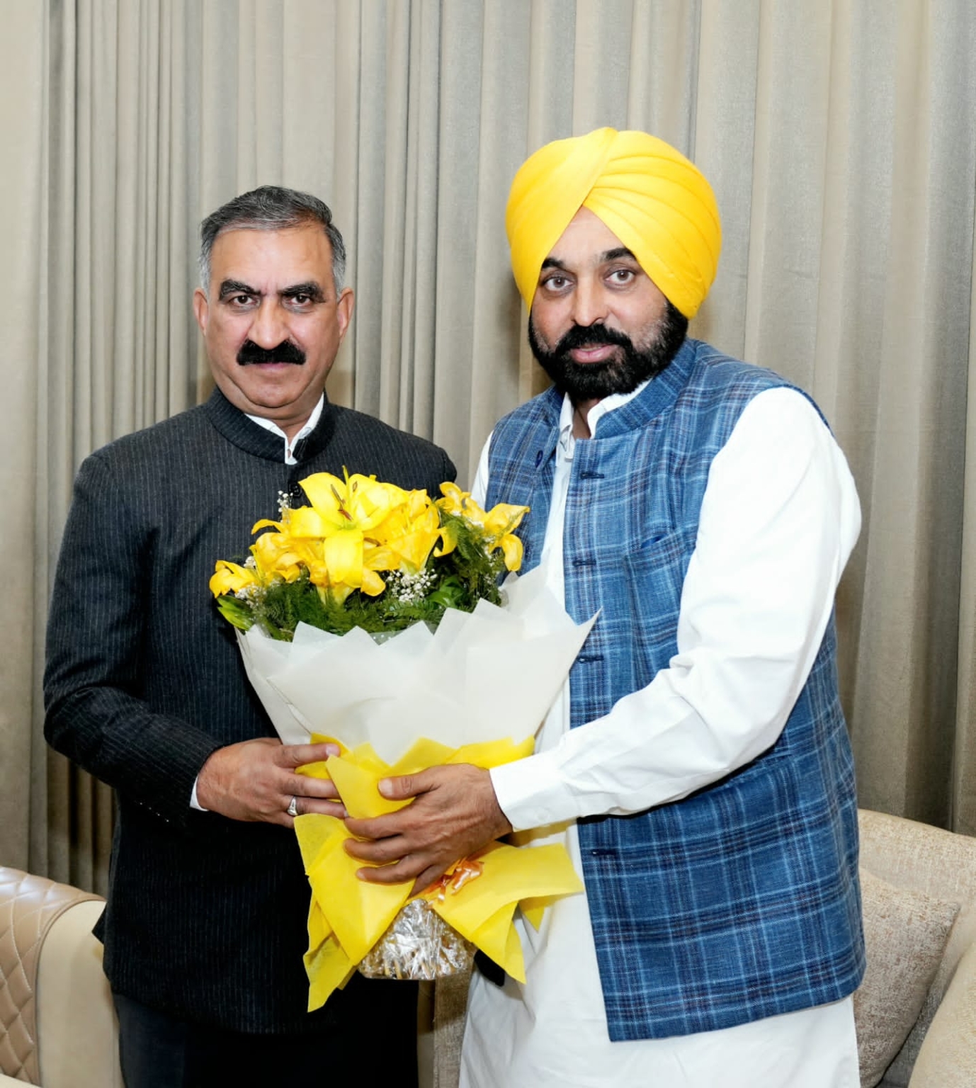 मुख्यमंत्री ने हिमाचल प्रदेश के मुख्यमंत्री के समक्ष प्रस्तावित वाटर सैस का मुद्दा उठाया