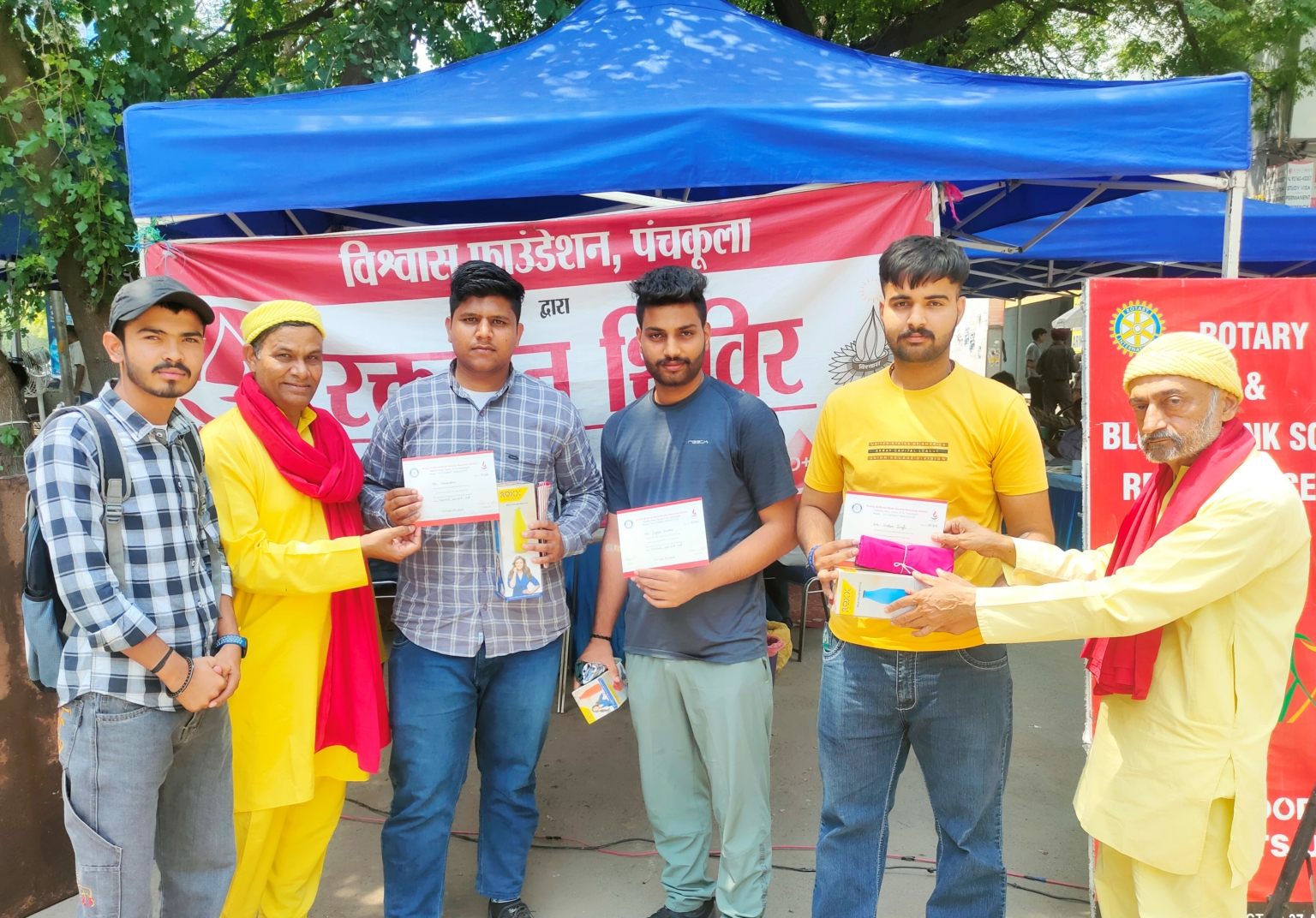 मार्केट सेक्टर 34ए चंडीगढ़ में 54 युवायों ने किया रक्तदान