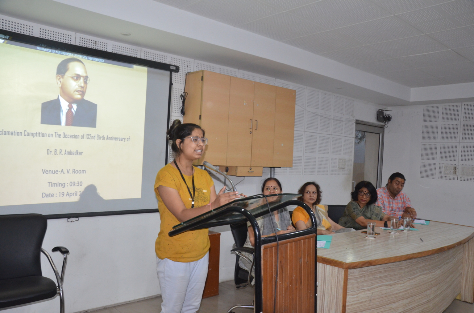 भाषण प्रतियोगिता में बी काॅम की भारती ने मारी बाजी