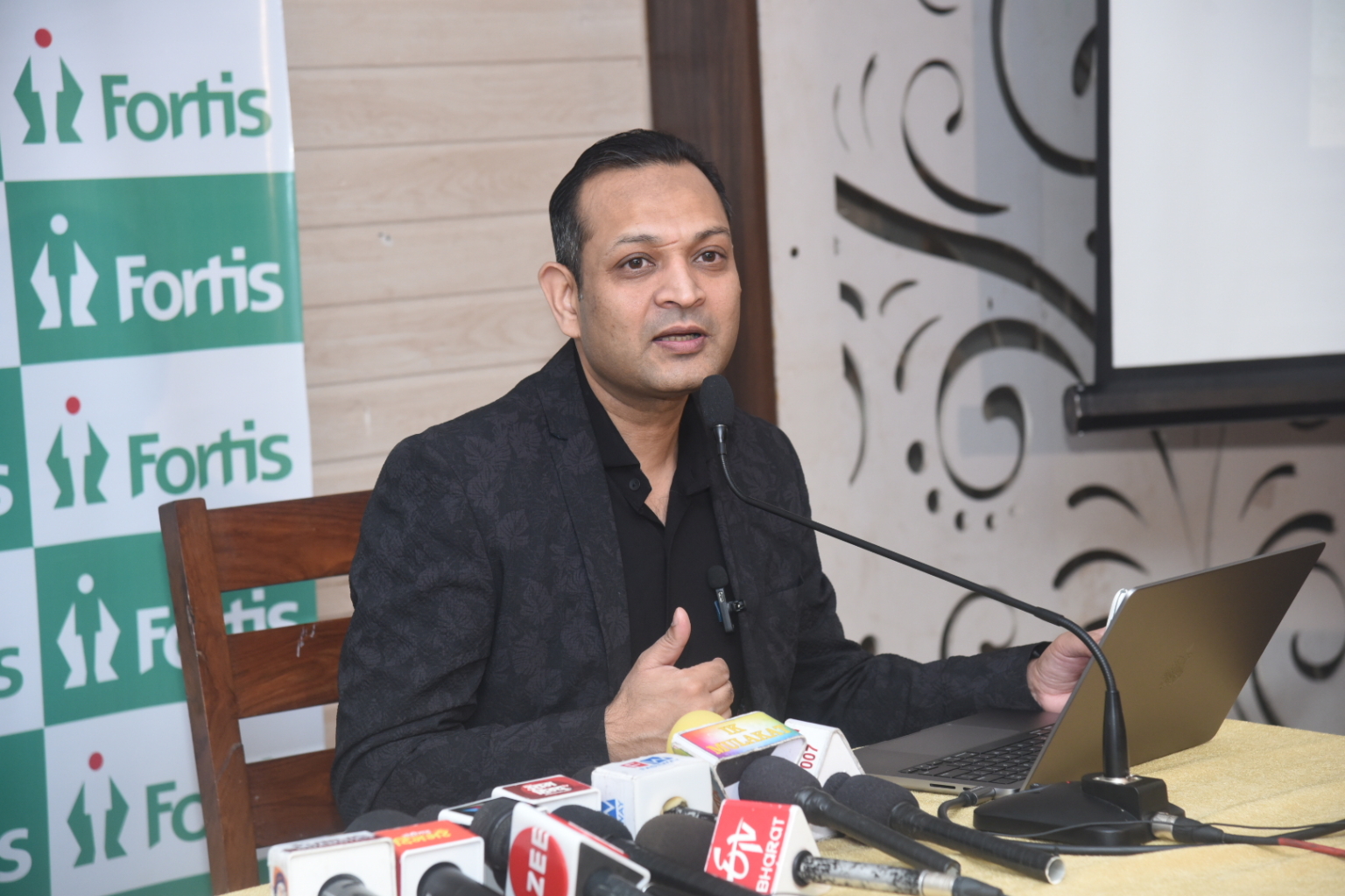 डीप वेन थ्रोम्बोसिस से पीड़ित 48 वर्षीय व्यक्ति का फोर्टिस मोहाली में ‘मैकेनिकल थ्रोम्बेक्टोमी विद वेनोप्लास्टी’ के माध्यम से किया गया सफल इलाज