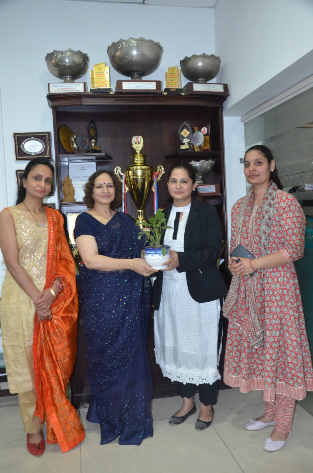 कानून के मुताबिक महिला को घूरना भी अपराध : एडवोकेट दीक्षा खेड़ा