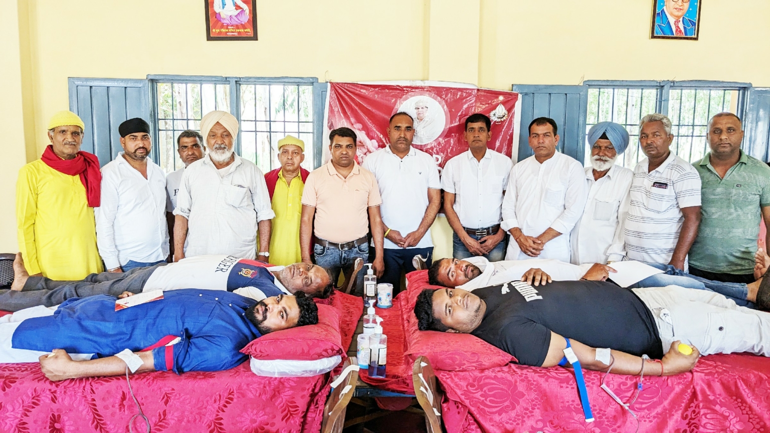 गाँव फतेहपुर में किया 52 युवाओं ने रक्तदान