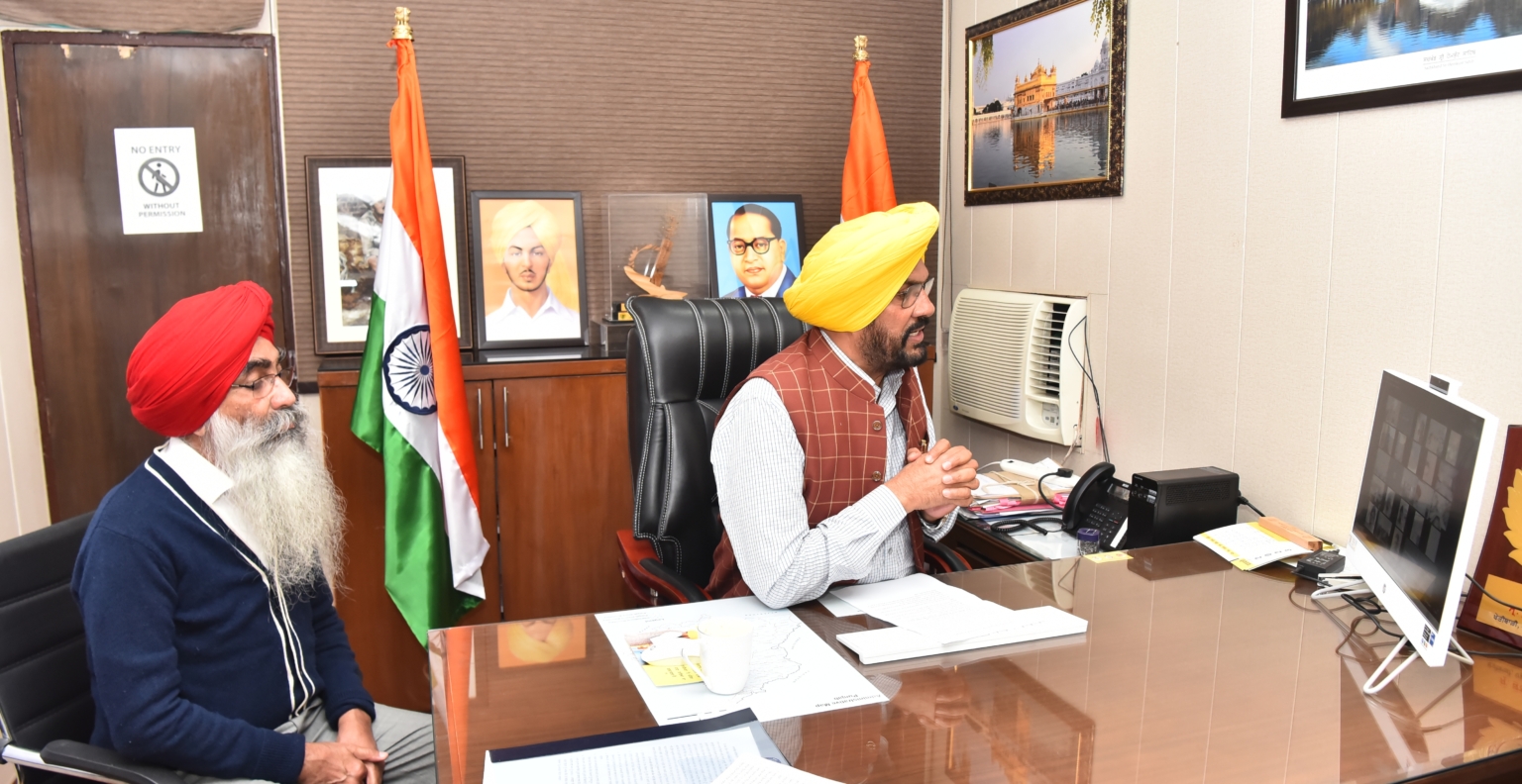 किसान मित्र किसानों को नरमा और बासमती उगाने के लिए उत्साहित करें : धालीवाल