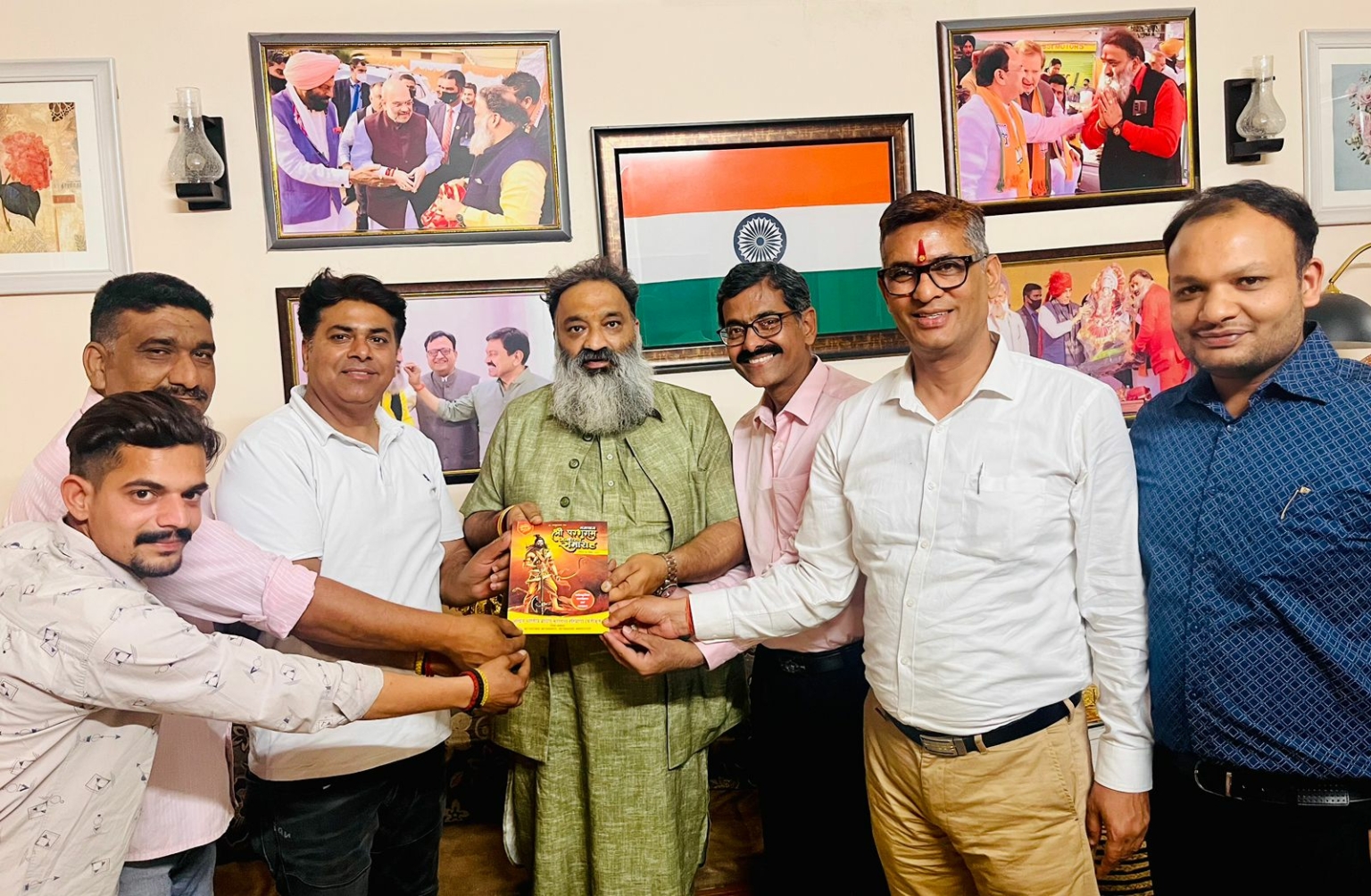 ब्राह्मण महापंचायत के राष्ट्रीय अध्यक्ष शांडिल्य को दिया भगवान परशुराम जन्मोत्सव  का निमंत्रण