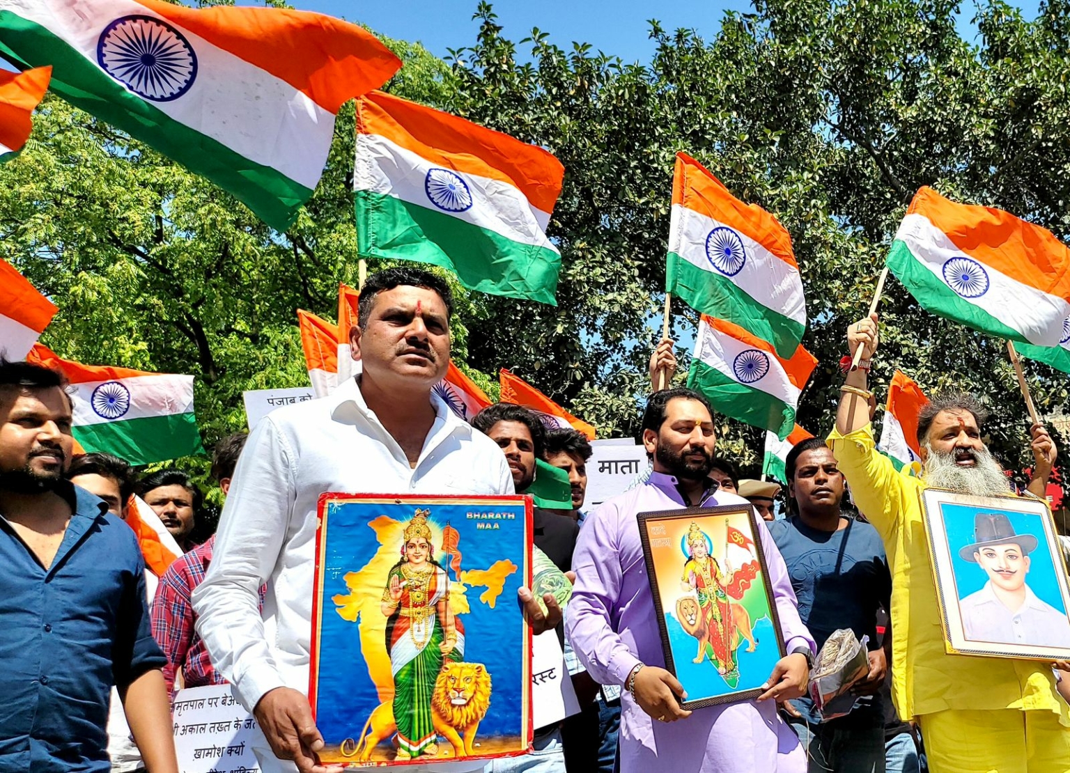 अमित शाह नक्सलियों को बम से उड़ाने के मुहिम चलाने के आदेश दें : वीरेश शांडिल्य