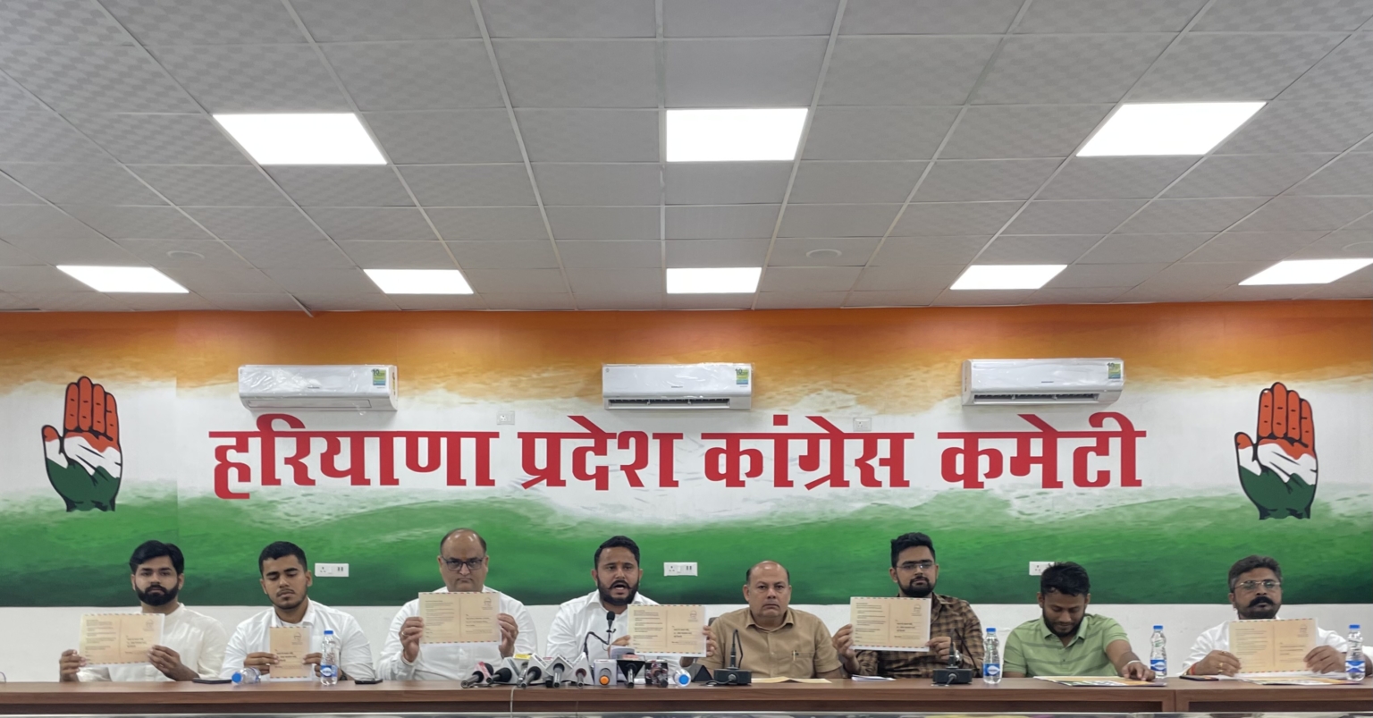 यूथ कांग्रेस ने शुरू किया पोस्टकार्ड अभियान, मोदी-अडानी के संबंध पर जवाब